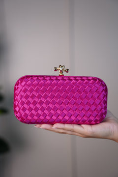Chanty Clutch – Bolso de mano rígido de satén tejido en 6 colores