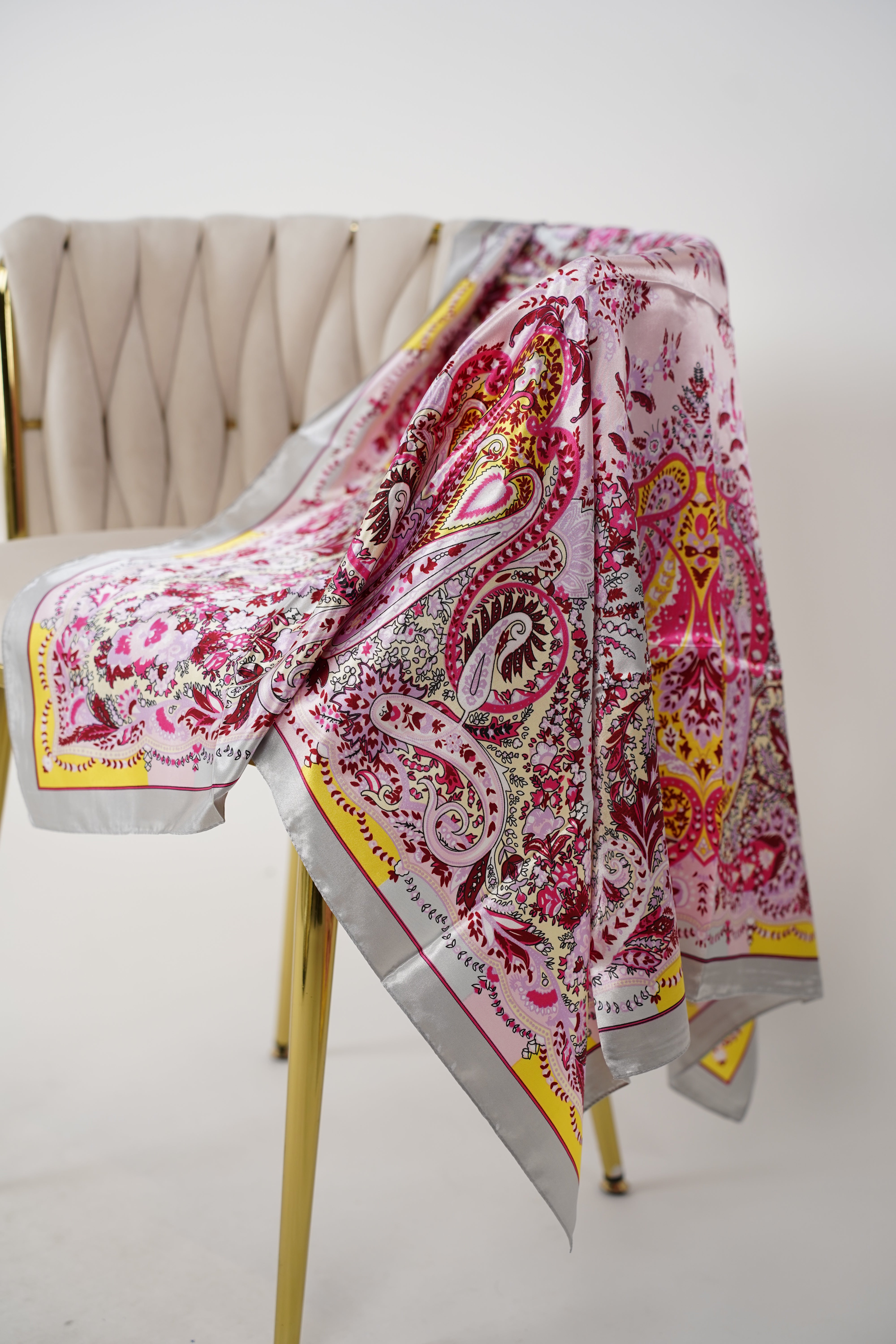 Versatile Patterned Scarf – Multi-Way Styling Accessory