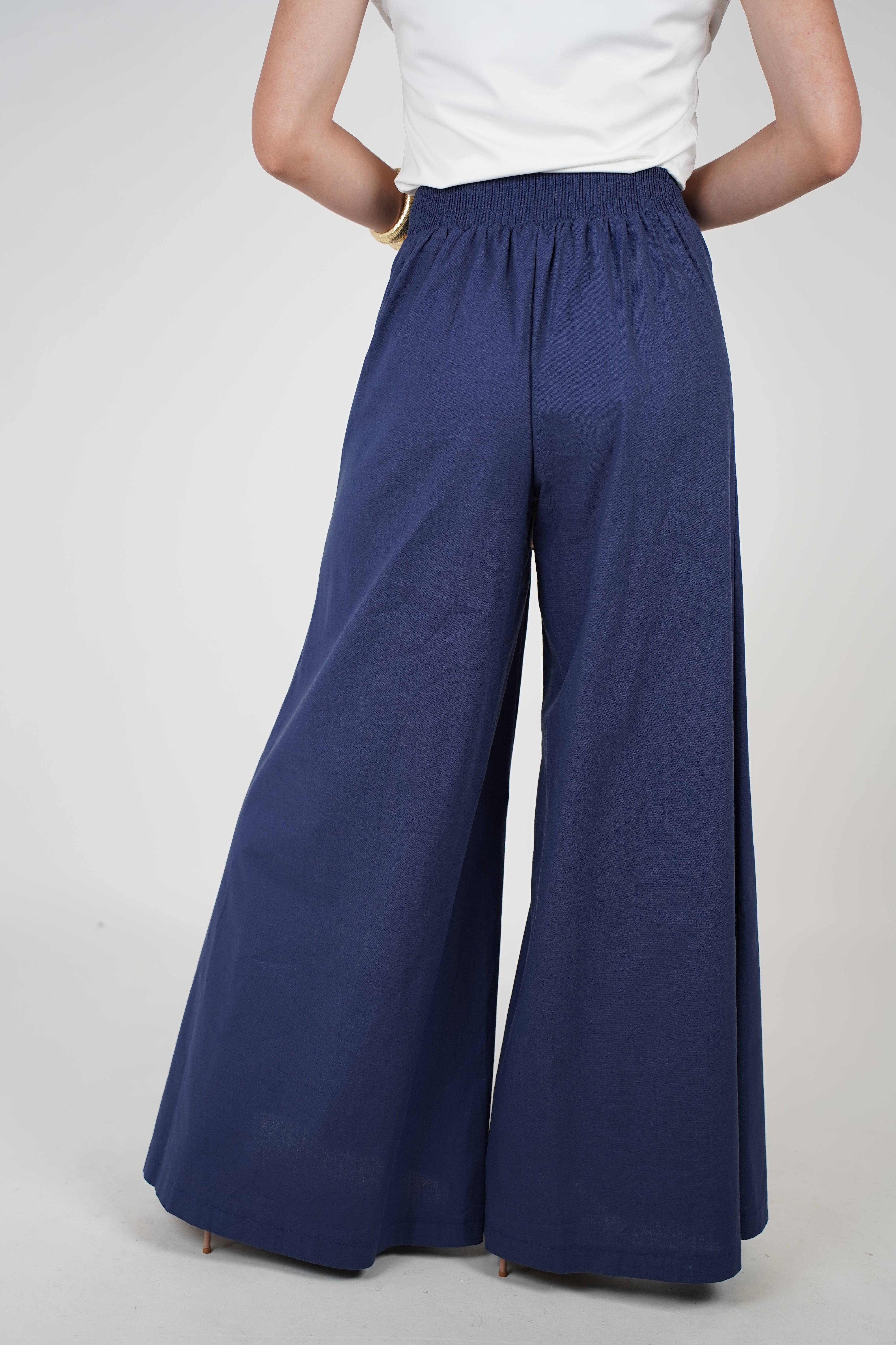 Jina Flowy Pants – Crisp Wide-Leg Statement