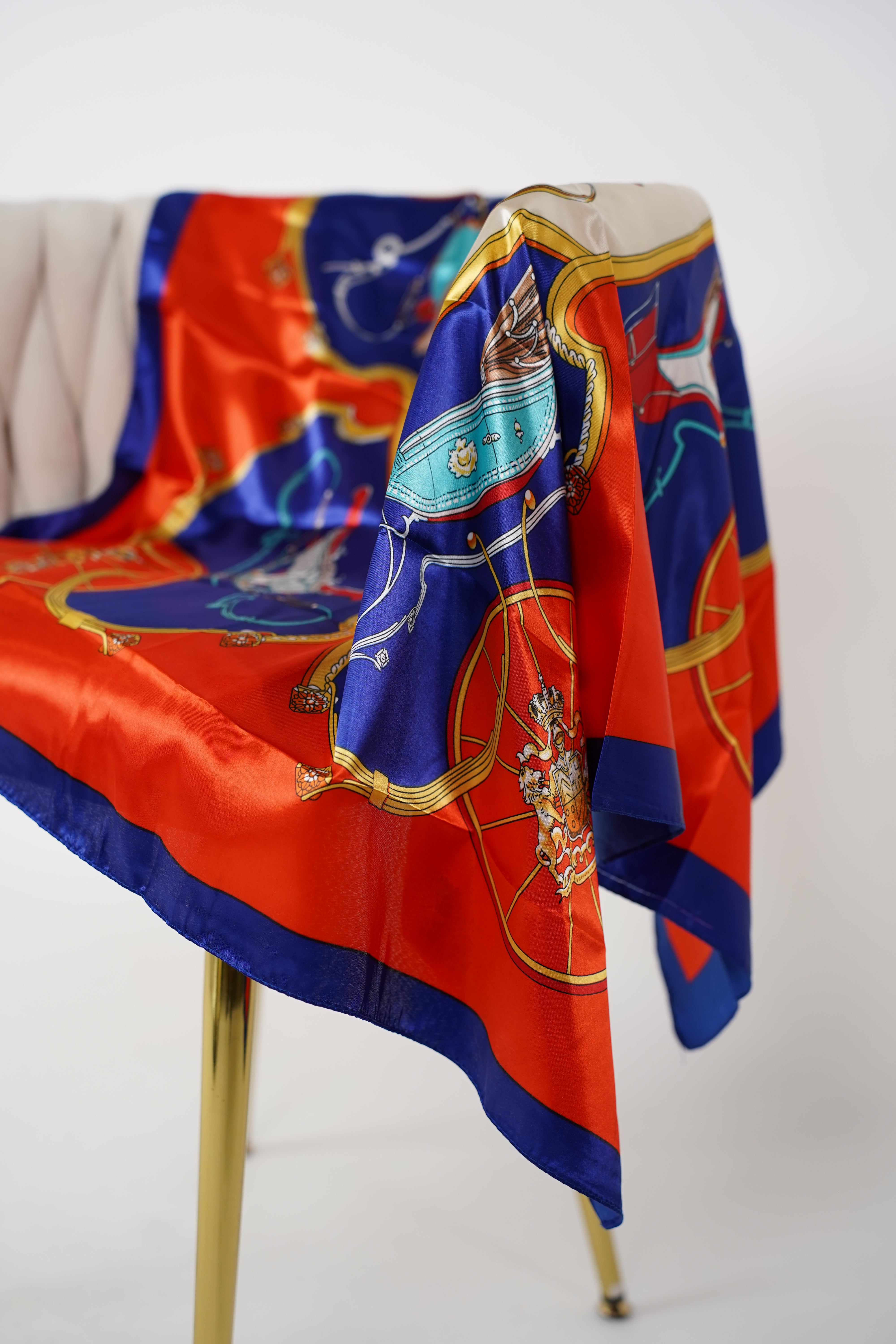 Versatile Patterned Scarf – Multi-Way Styling Accessory