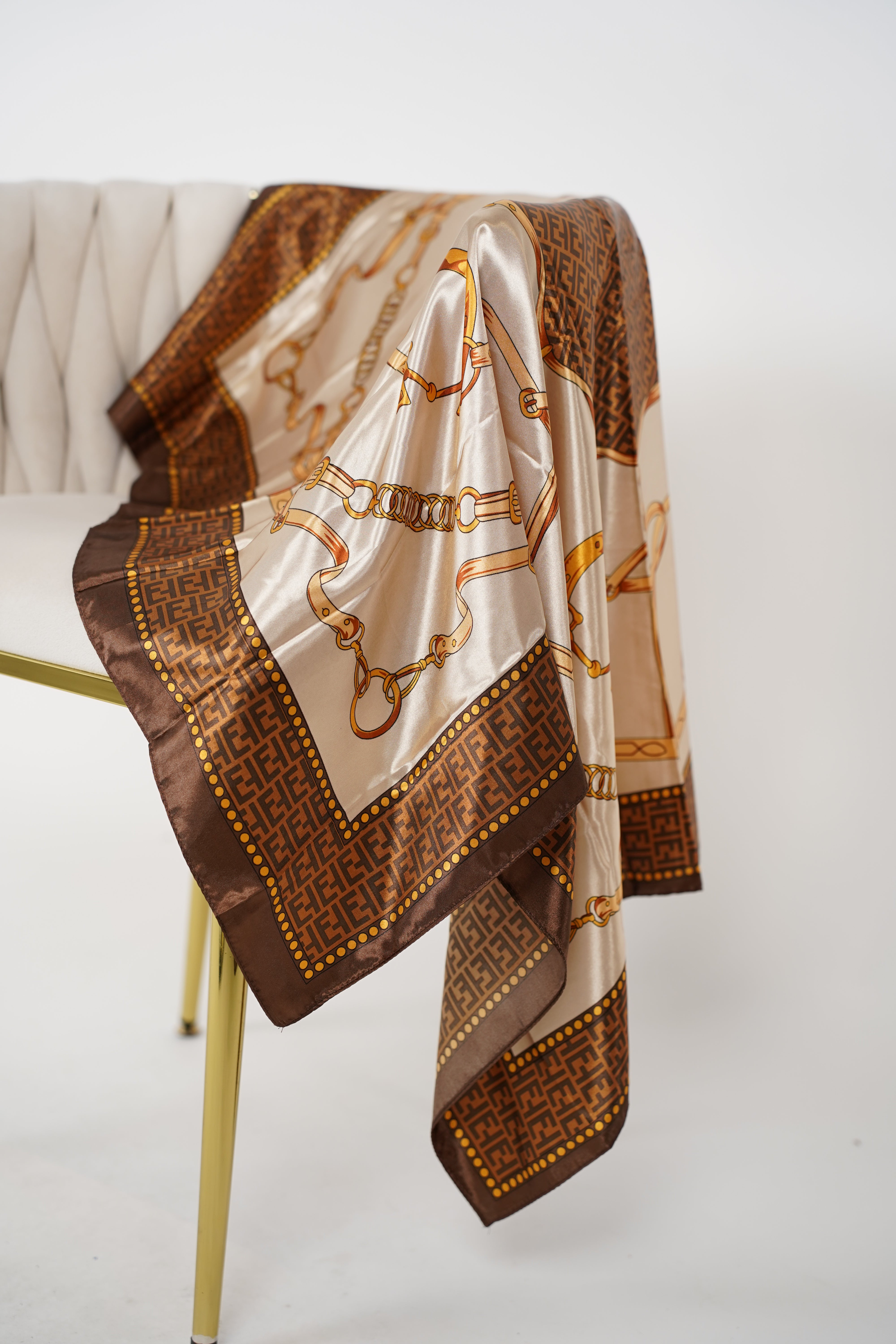 Versatile Patterned Scarf – Multi-Way Styling Accessory