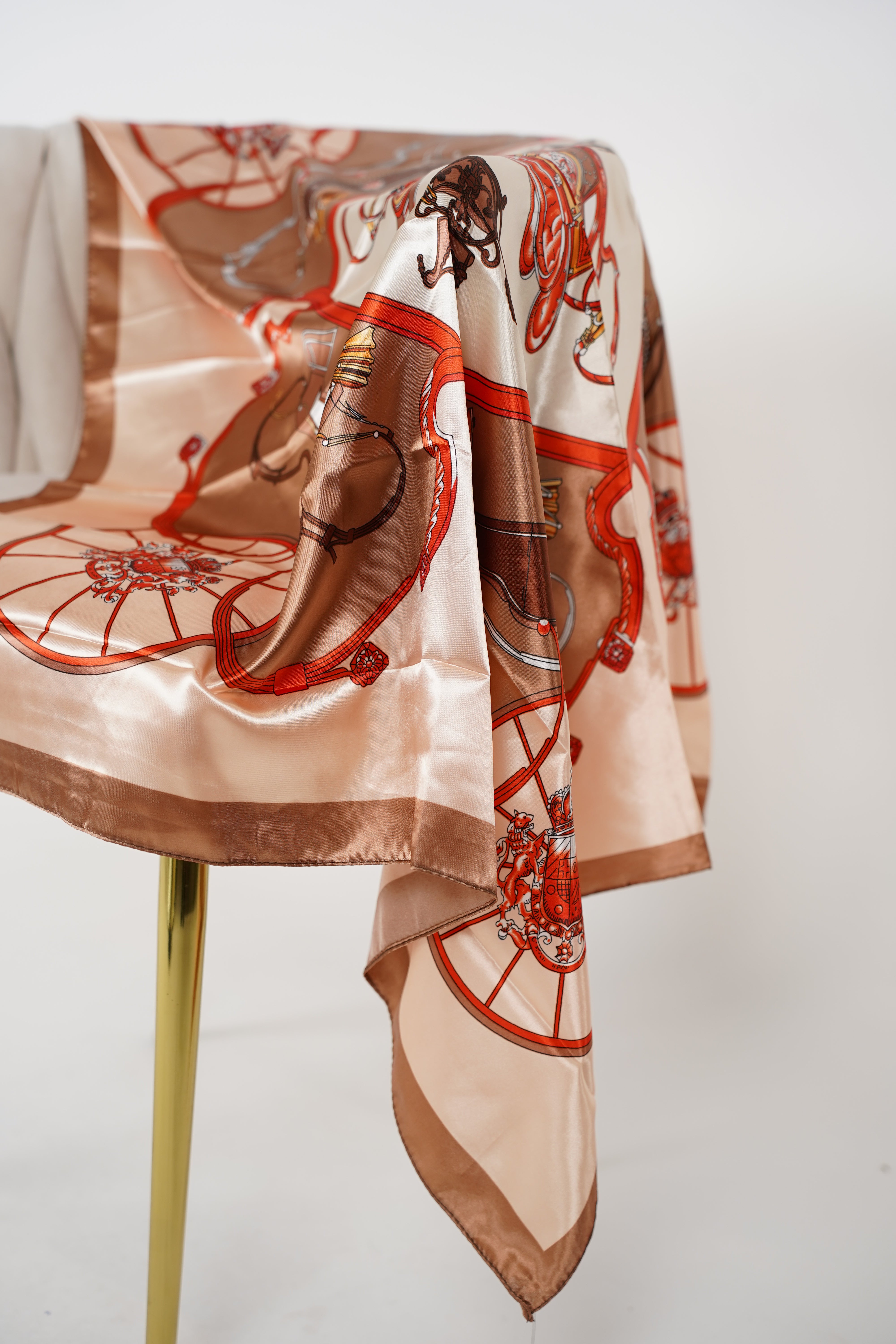 Versatile Patterned Scarf – Multi-Way Styling Accessory