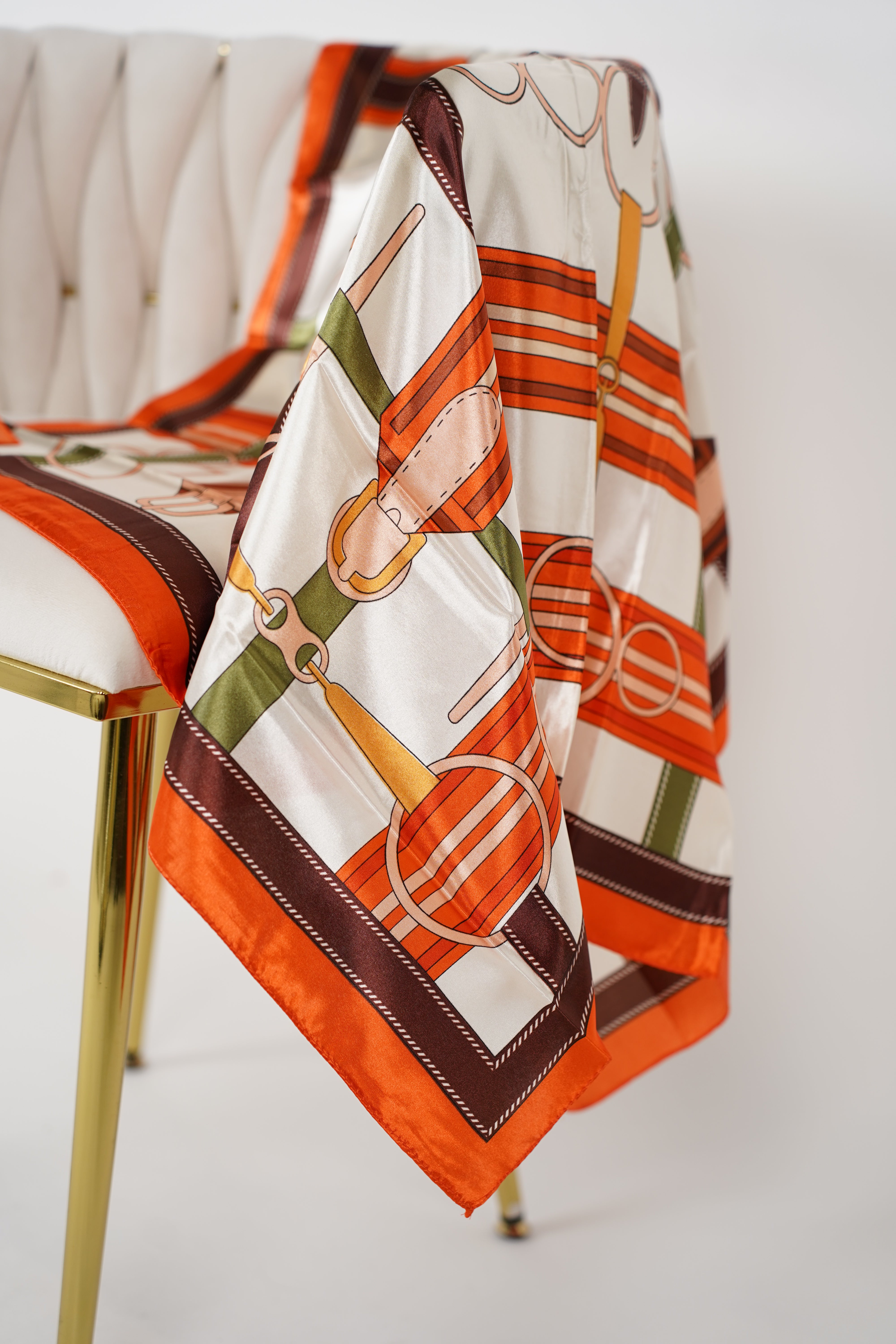 Versatile Patterned Scarf – Multi-Way Styling Accessory