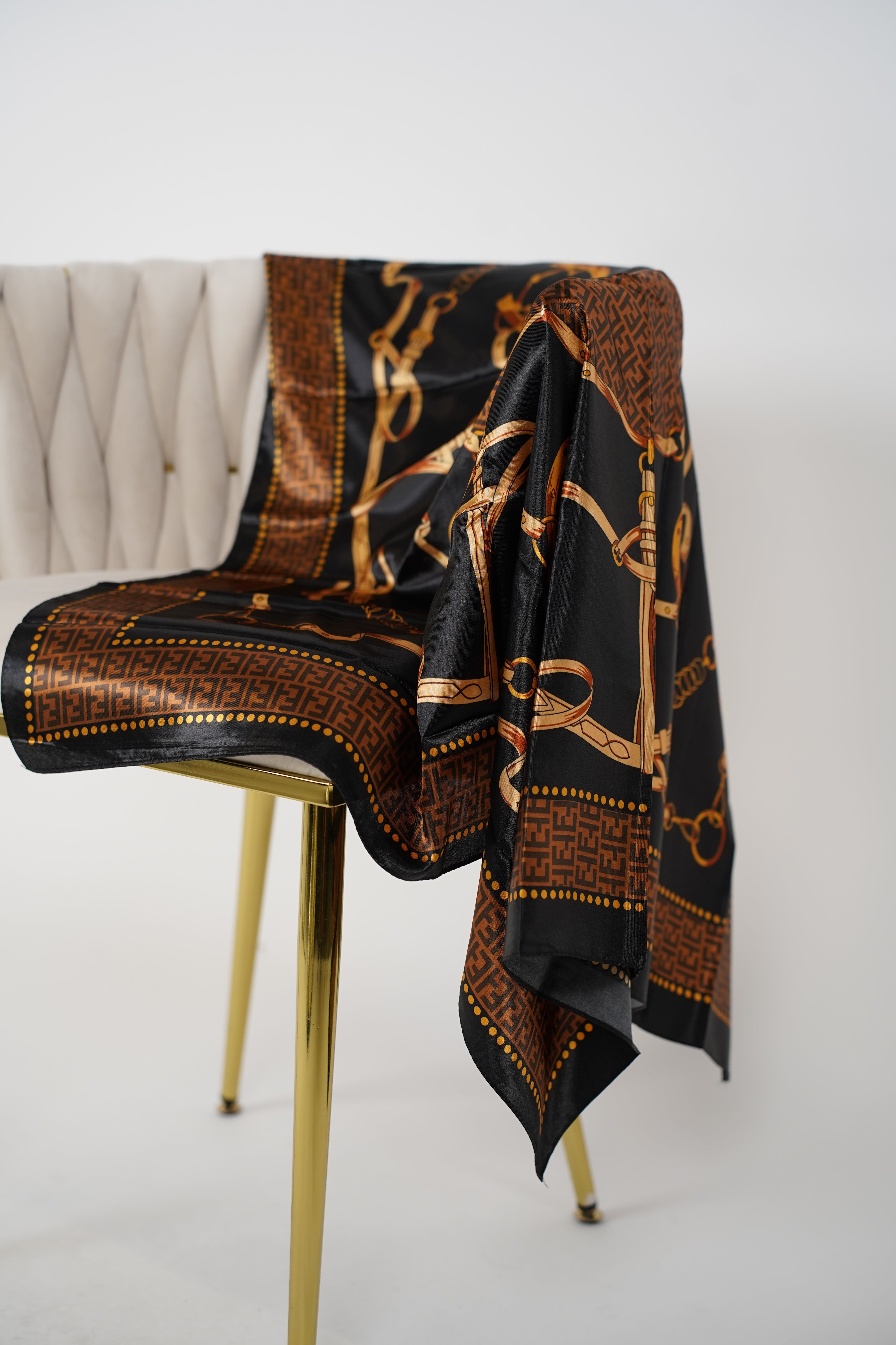 Versatile Patterned Scarf – Multi-Way Styling Accessory