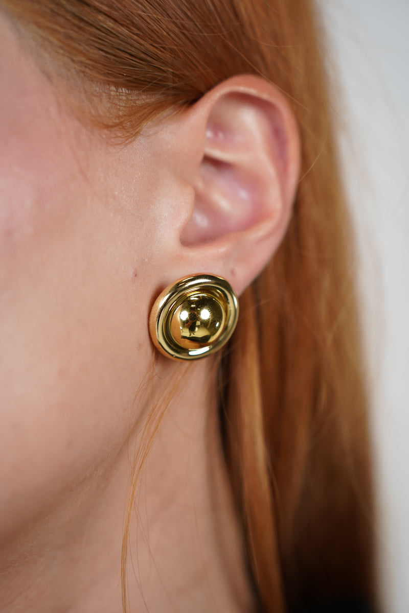 Yela Earrings – Retro Dome Boldness in Gold
