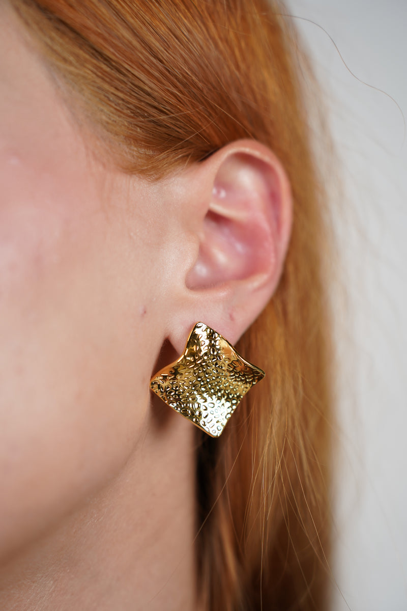 Loxa Textured Earrings – Gold Star Studs with Sculpted Shine