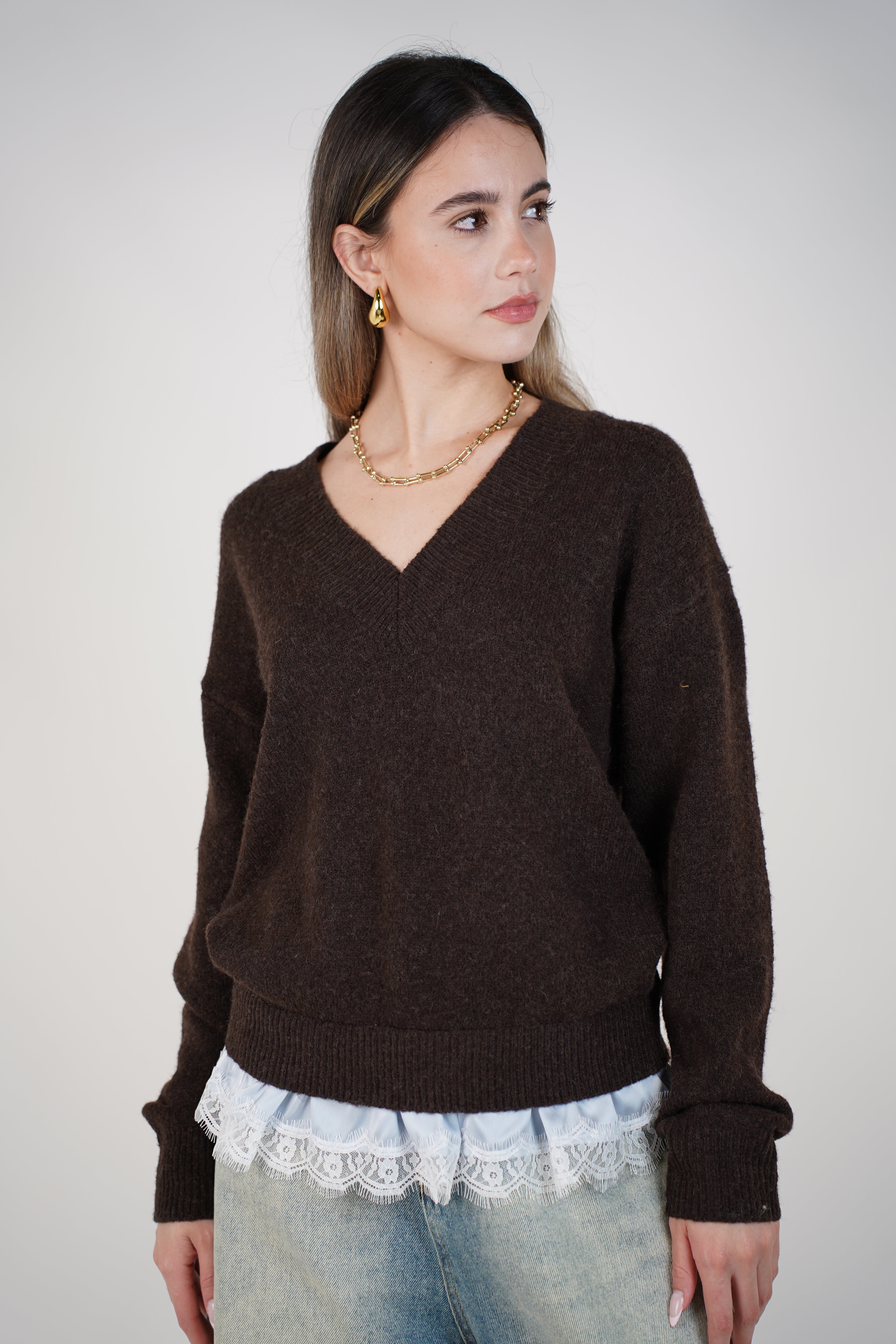 Qyra Lace Sweater – Effortless Warmth with a Romantic Touch
