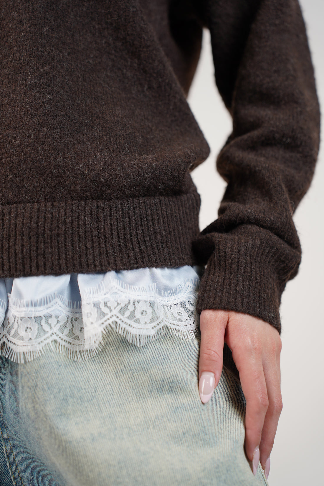 Qyra Lace Sweater – Effortless Warmth with a Romantic Touch