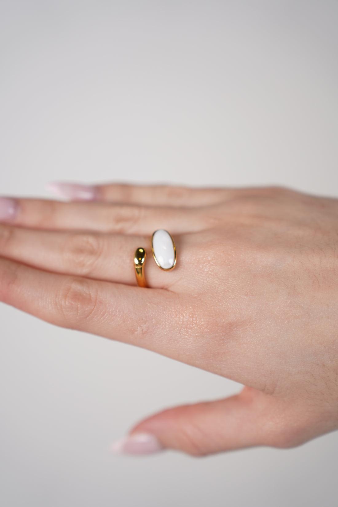 Yalina Ring – Chic Minimalism with Modern Grace