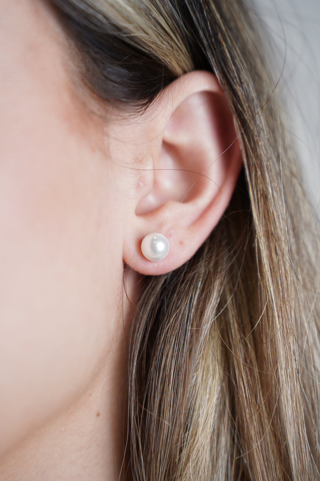 Nirra Small Pearls – Minimalist Elegance with Timeless Charm