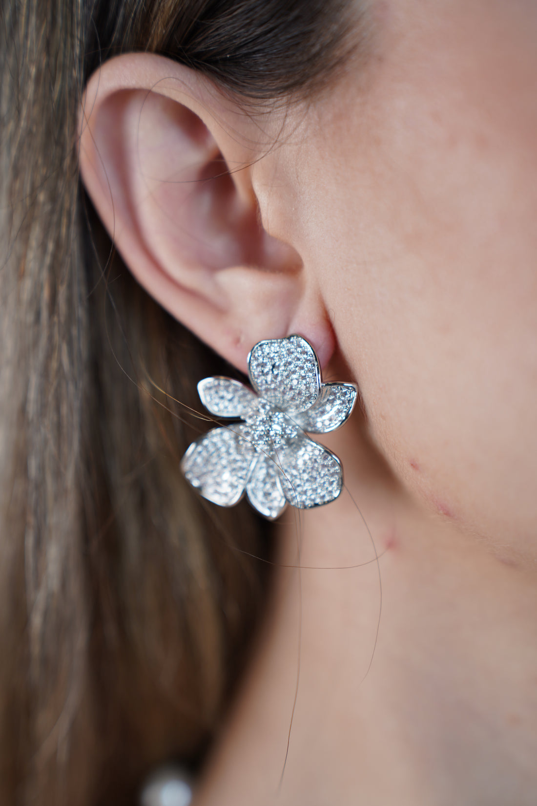 Javira Flower Earrings – Sparkling Elegance in Full Bloom