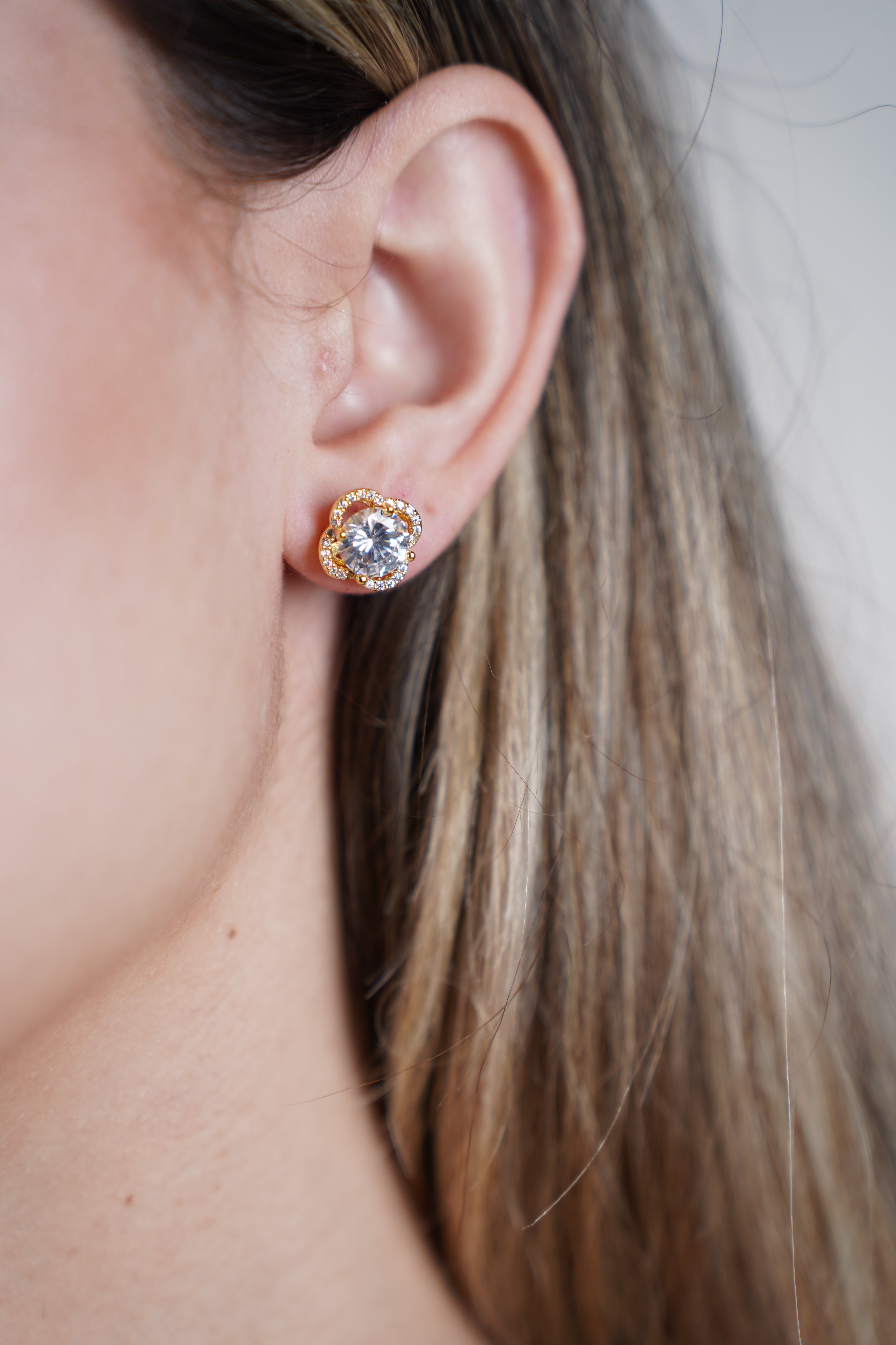 Corya Mini Flower Earrings – Delicate Sparkle, Timeless Beauty