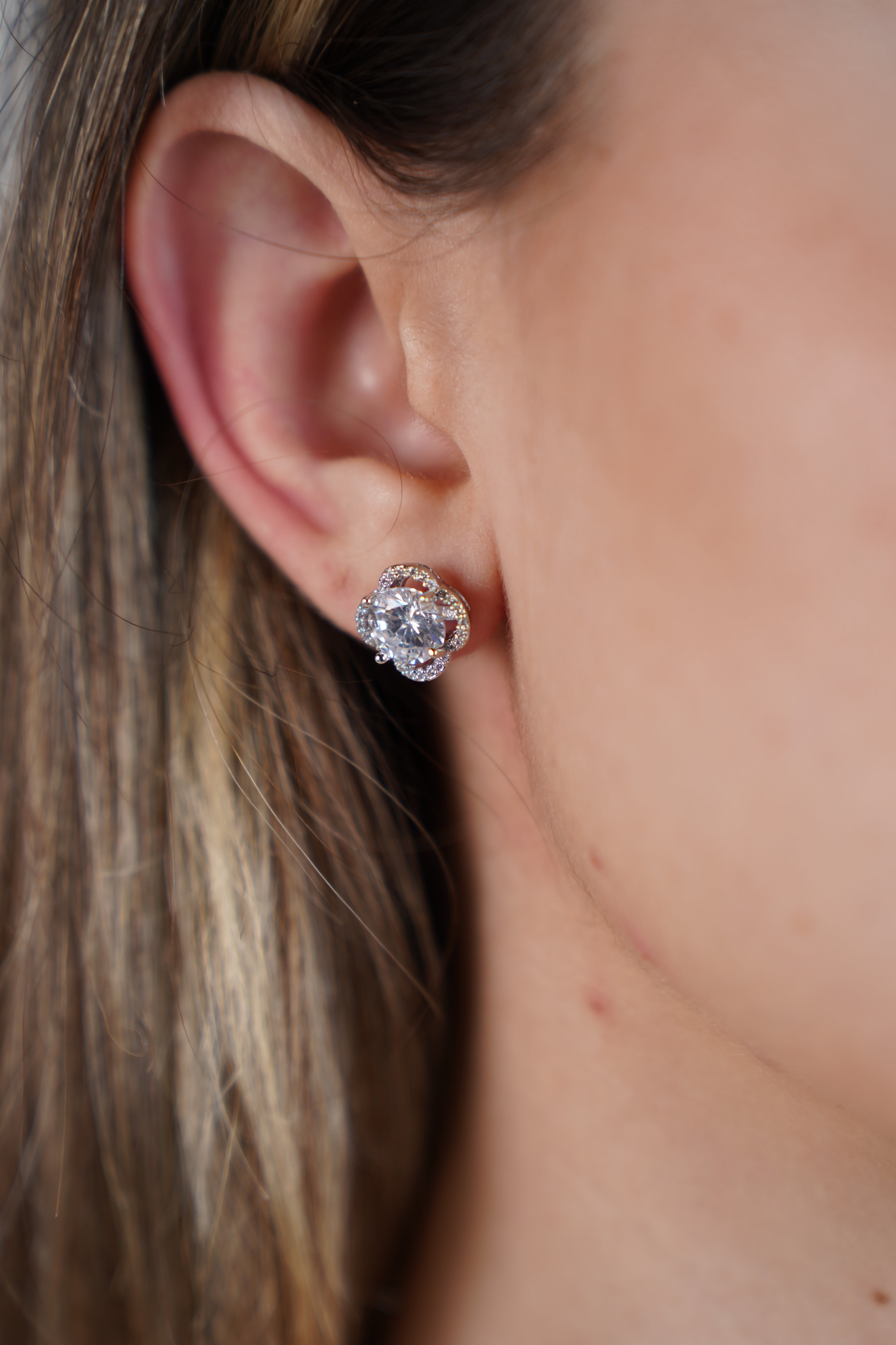 Corya Mini Flower Earrings – Delicate Sparkle, Timeless Beauty