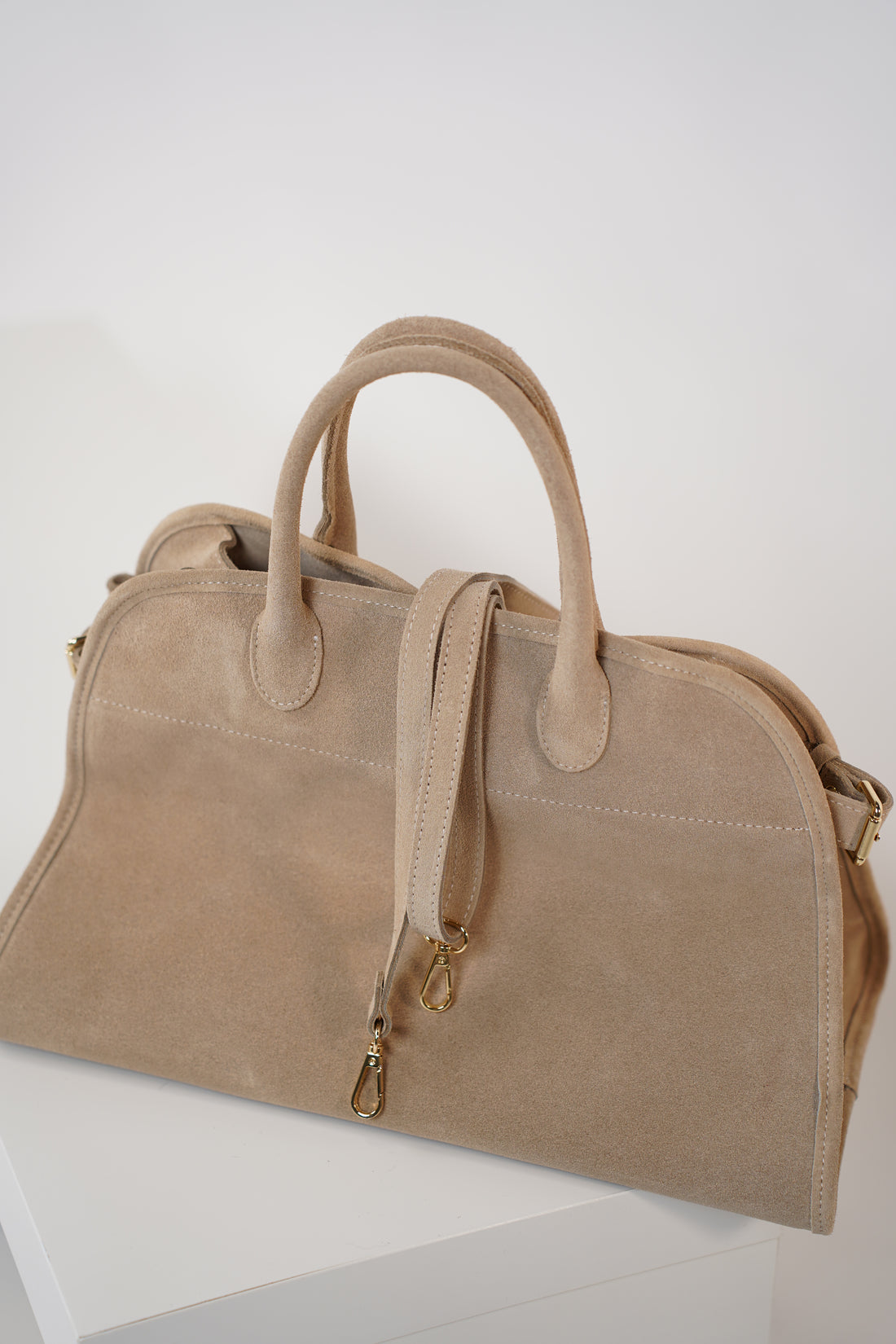 Alari Suede Tote Bag – Effortless Luxury Meets Everyday Functionality