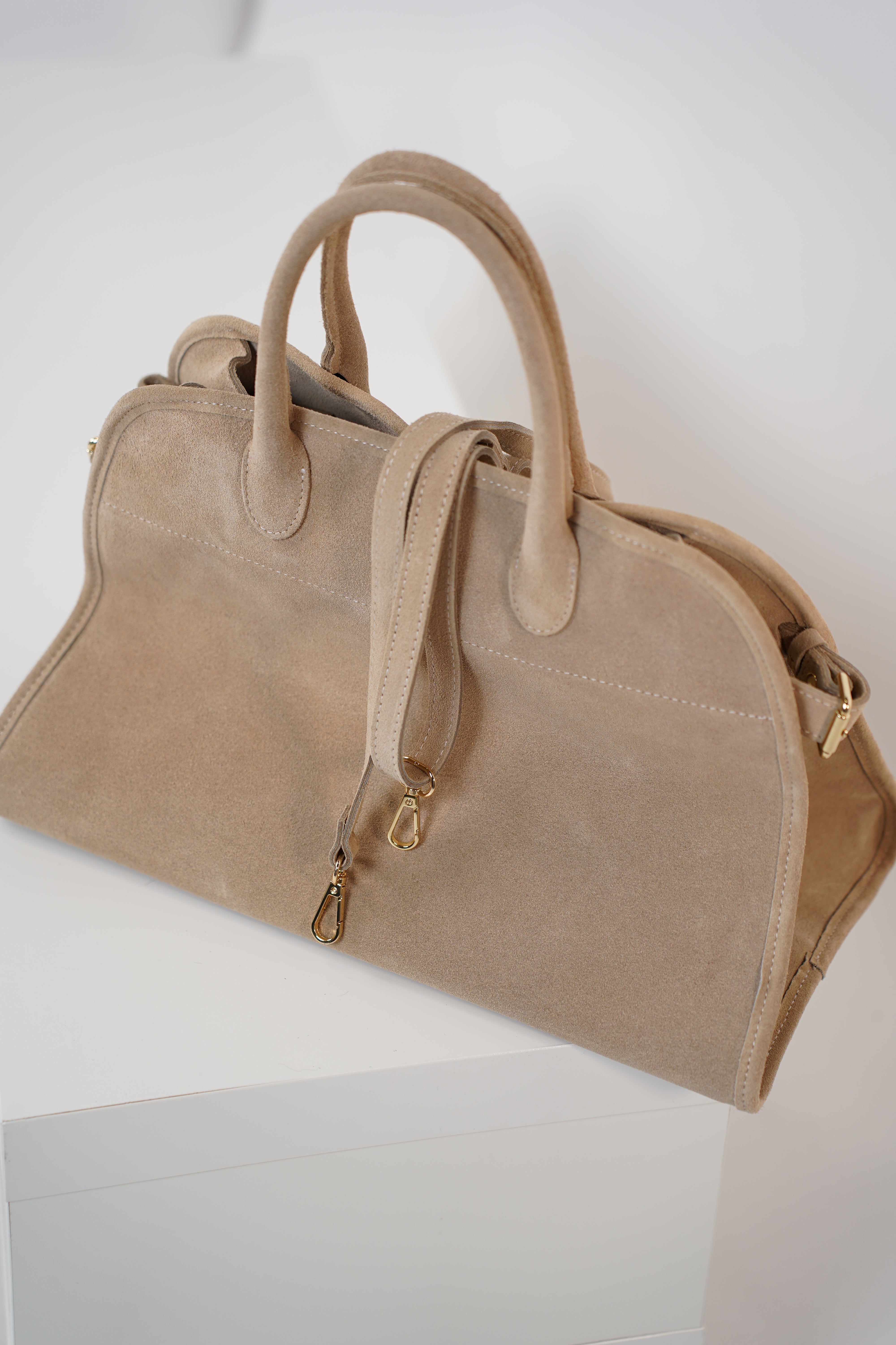 Alari Suede Tote Bag – Effortless Luxury Meets Everyday Functionality
