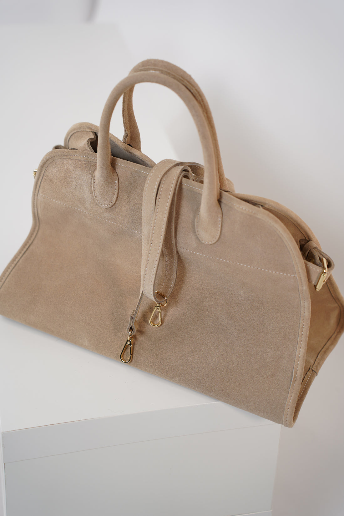Alari Suede Tote Bag – Effortless Luxury Meets Everyday Functionality