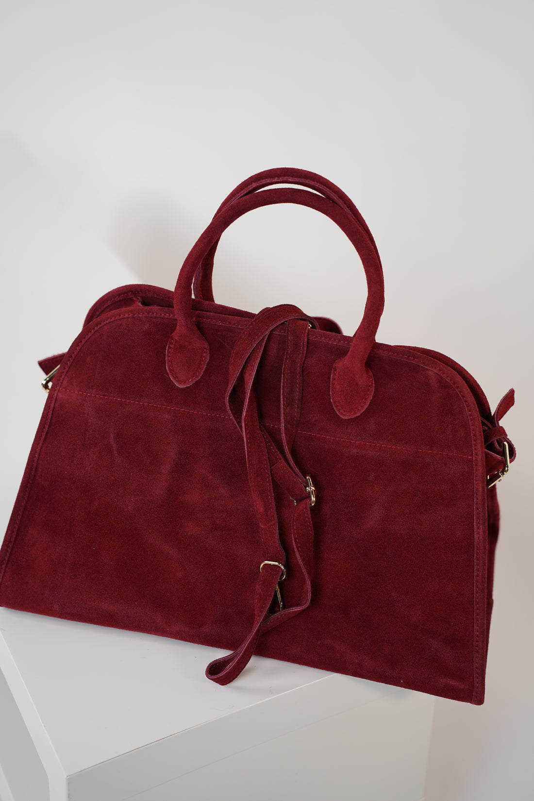Alari Suede Tote Bag – Effortless Luxury Meets Everyday Functionality