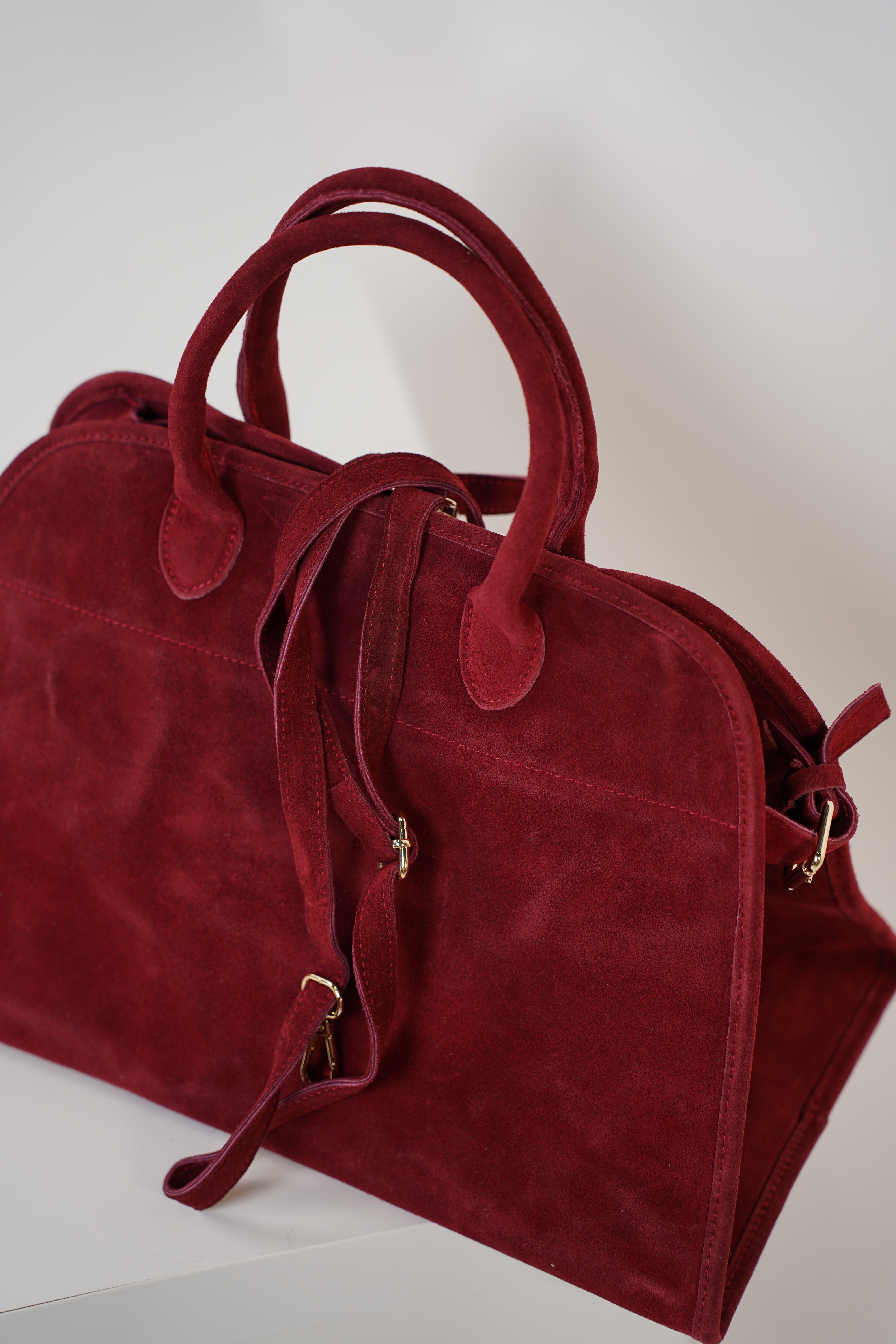 Alari Suede Tote Bag – Effortless Luxury Meets Everyday Functionality