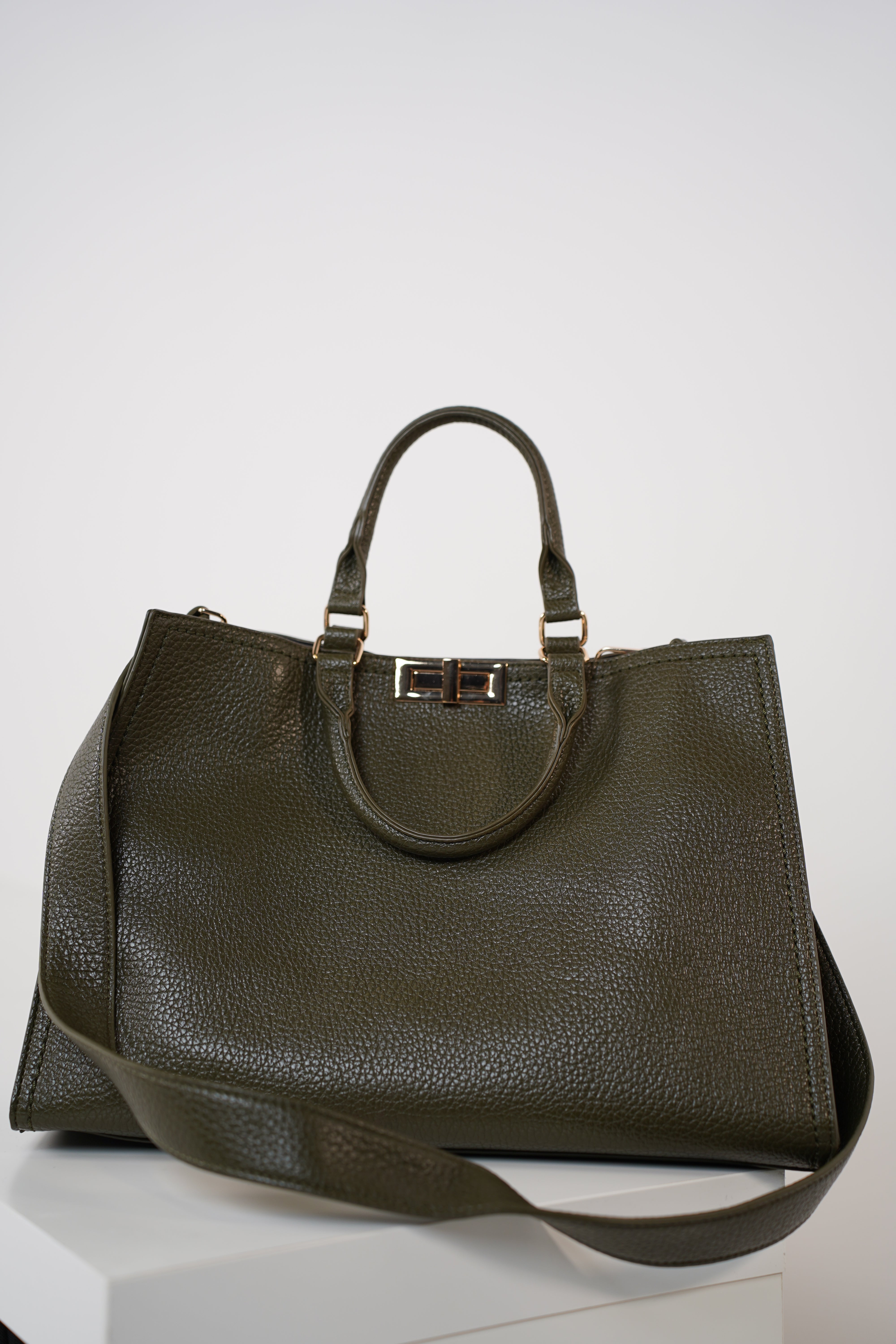 Vanyae Tote Bag – Classic Elegance in Every Detail
