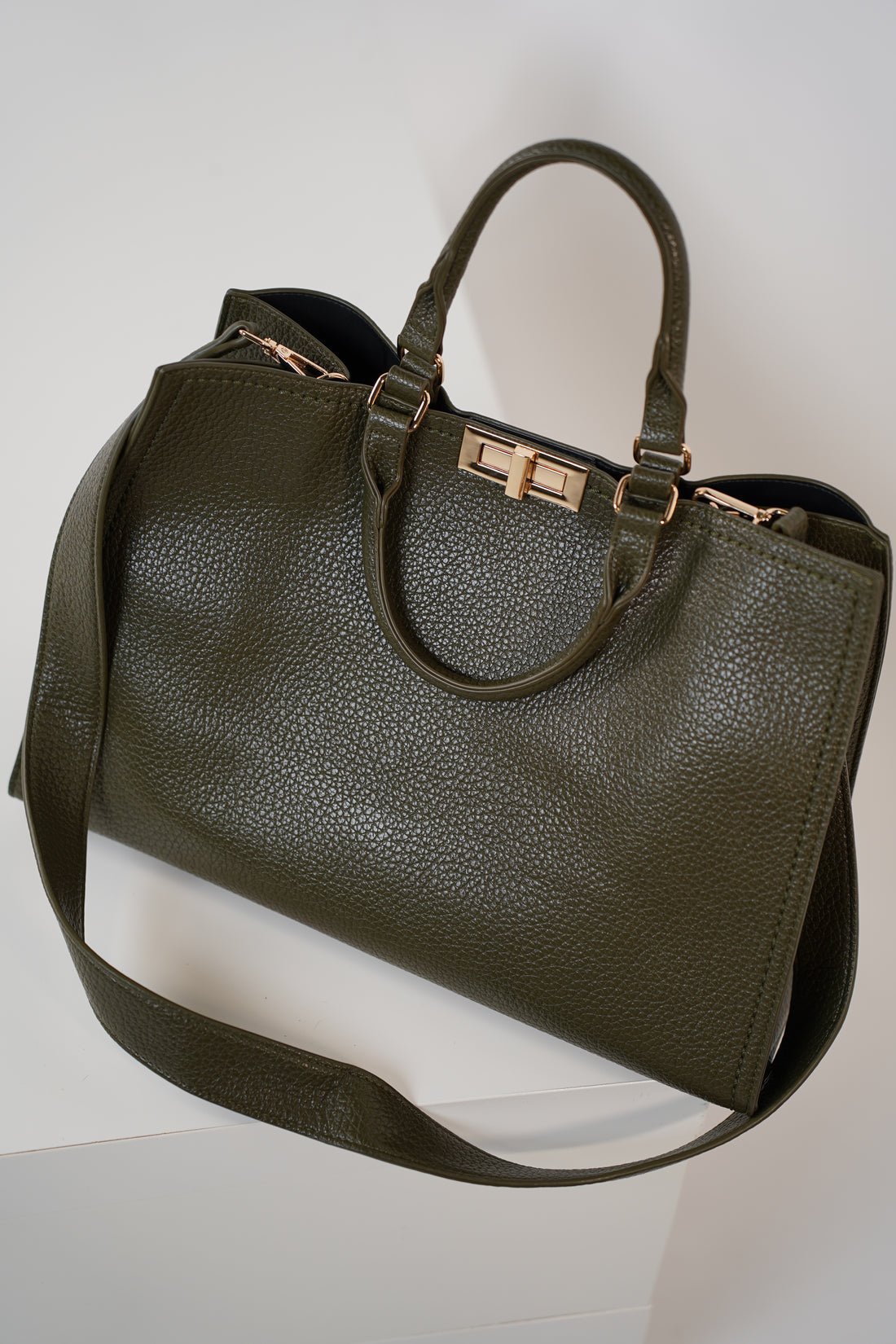 Vanyae Tote Bag – Classic Elegance in Every Detail