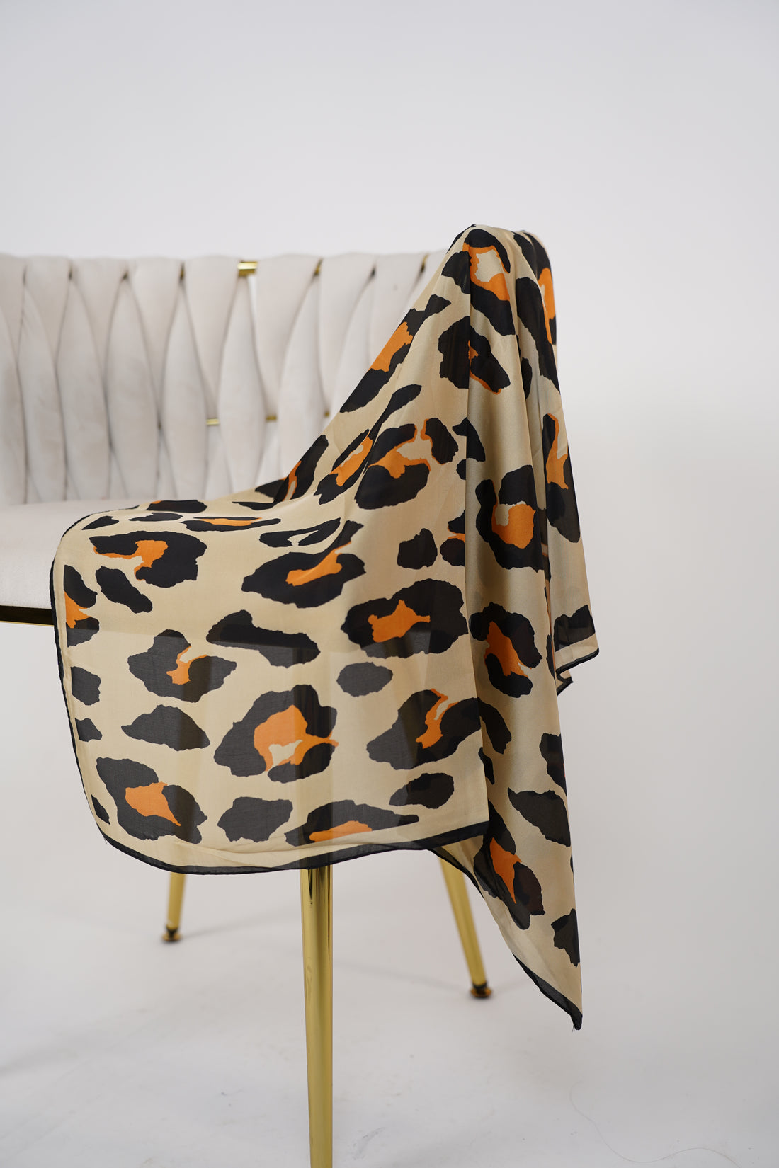 Versatile Patterned Scarf – Multi-Way Styling Accessory