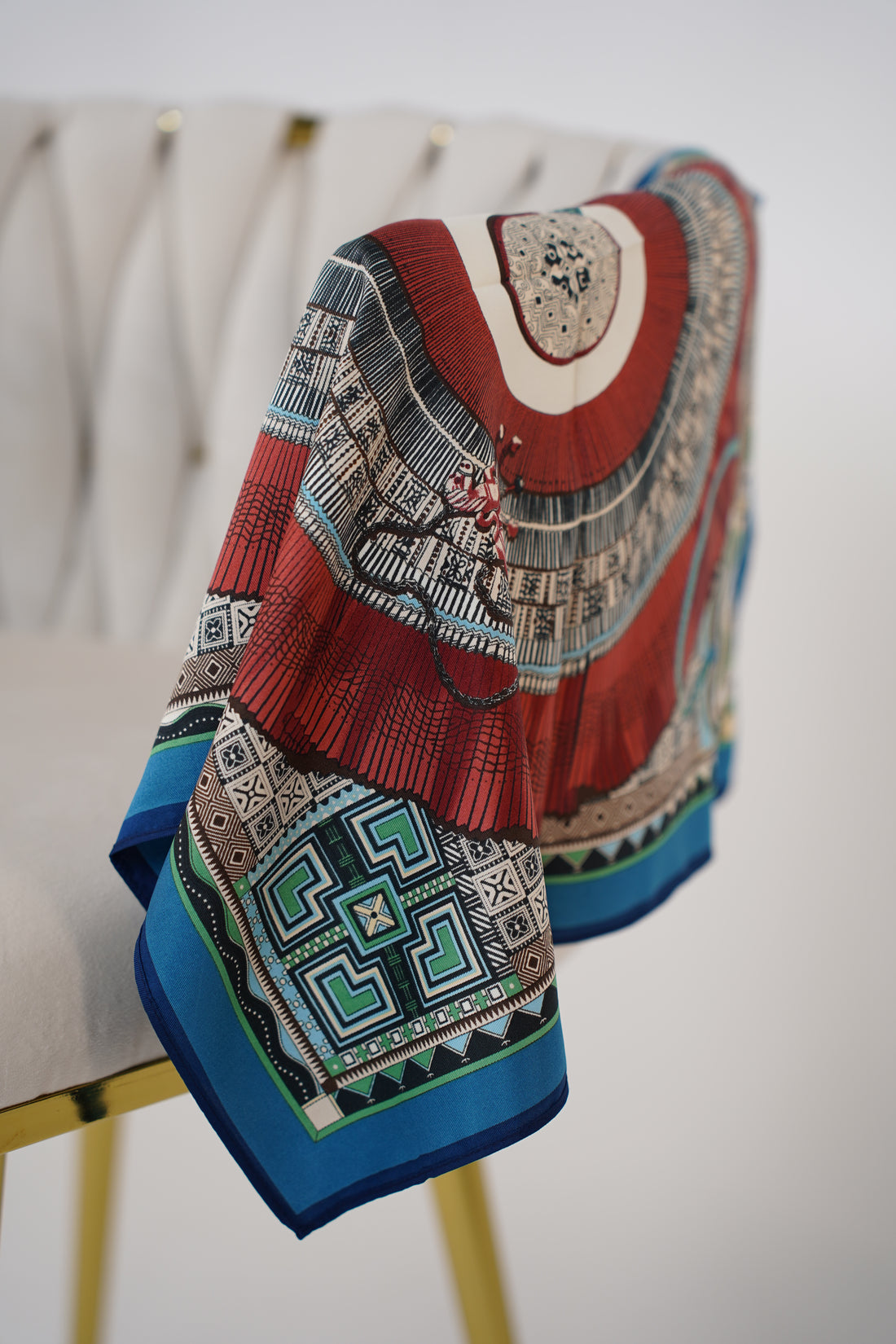 Versatile Patterned Scarf – Multi-Way Styling Accessory