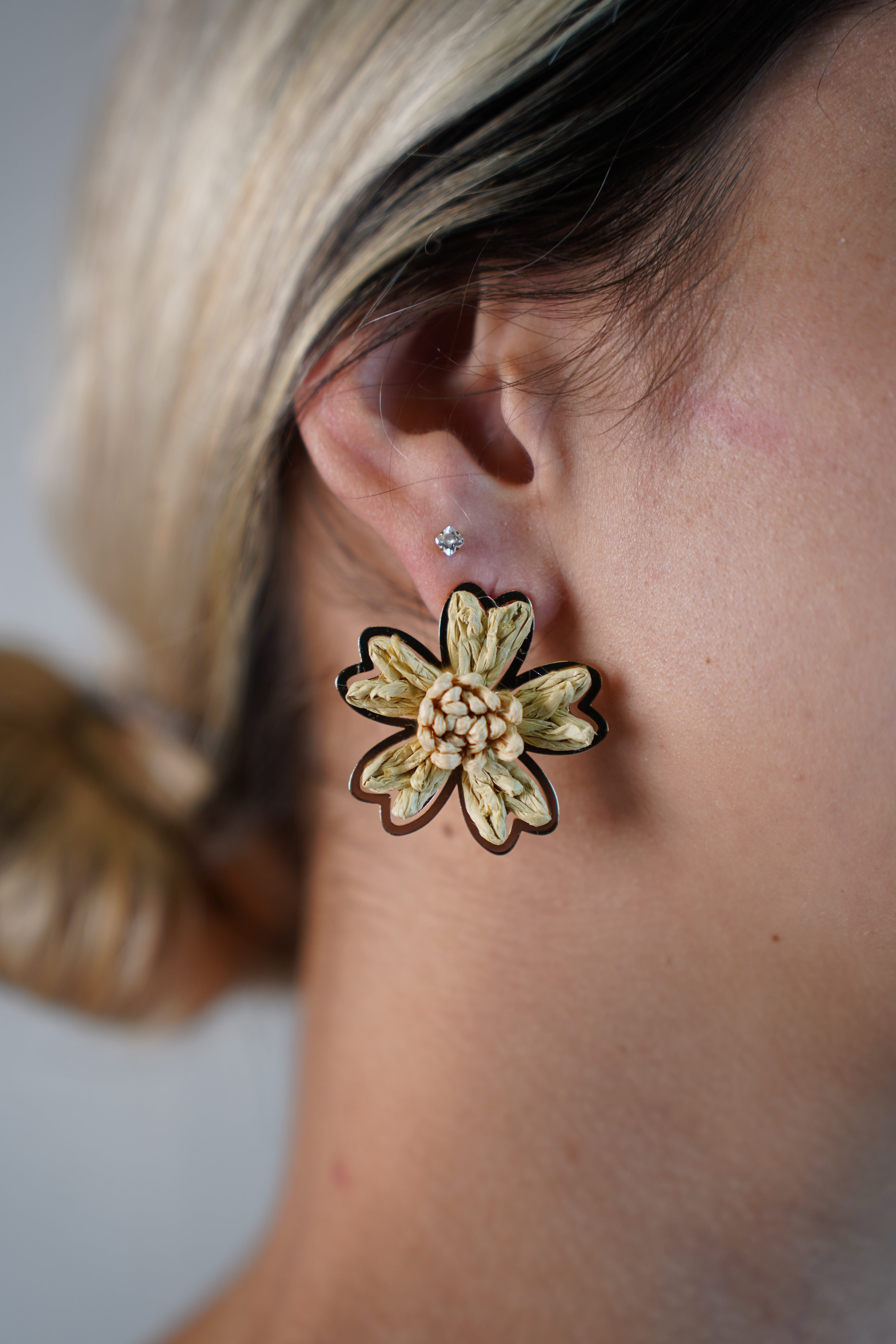 Florita Raffia Flower Earrings – 4 Colors