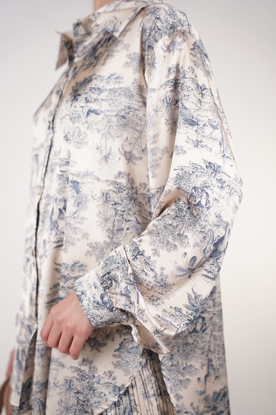 Lurea Stamped Pants Set | Silky Printed Two-Piece Outfit