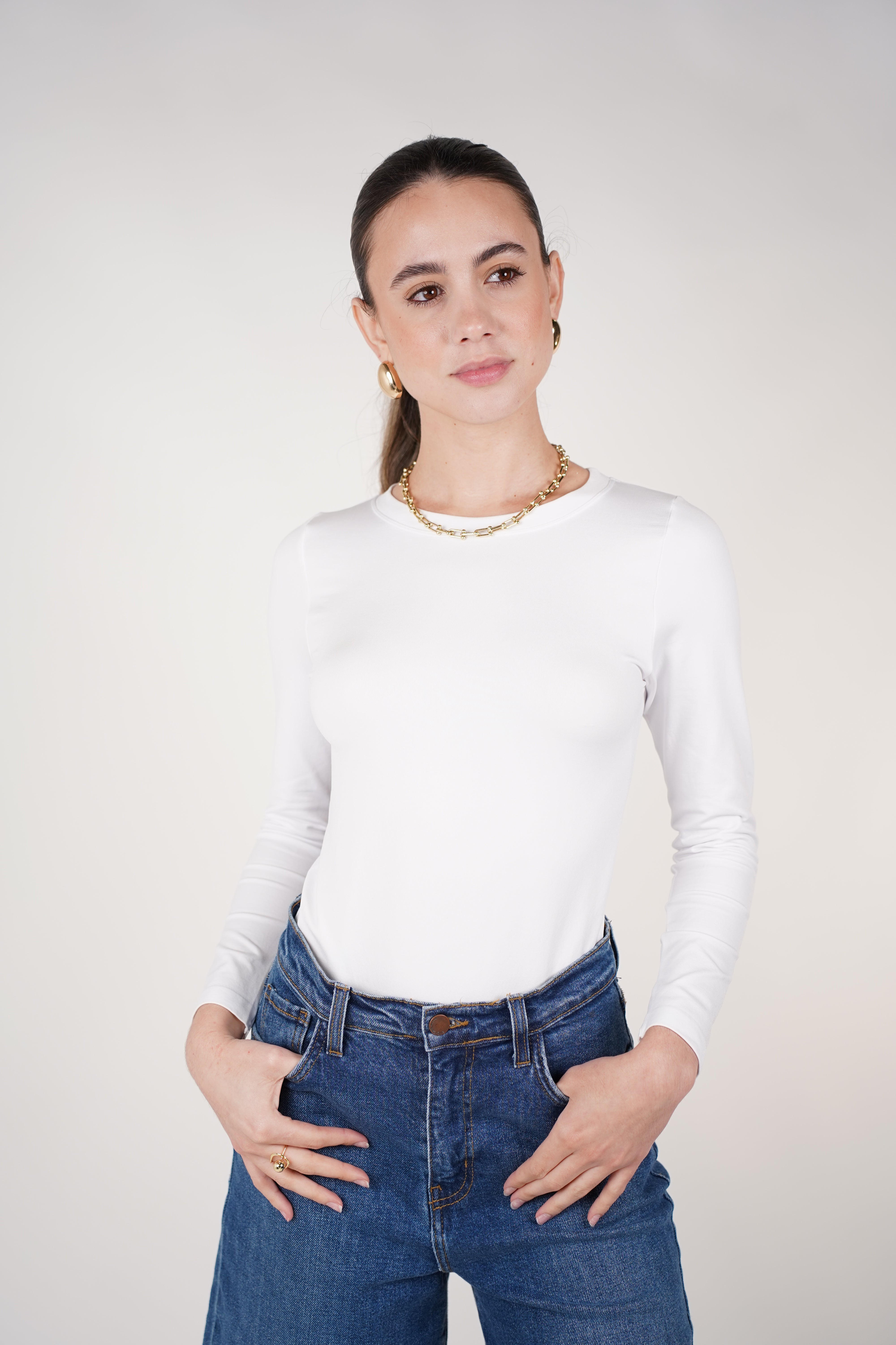 Phera Longsleeve Basics Bodysuit – Sleek Stretch Crewneck Essential