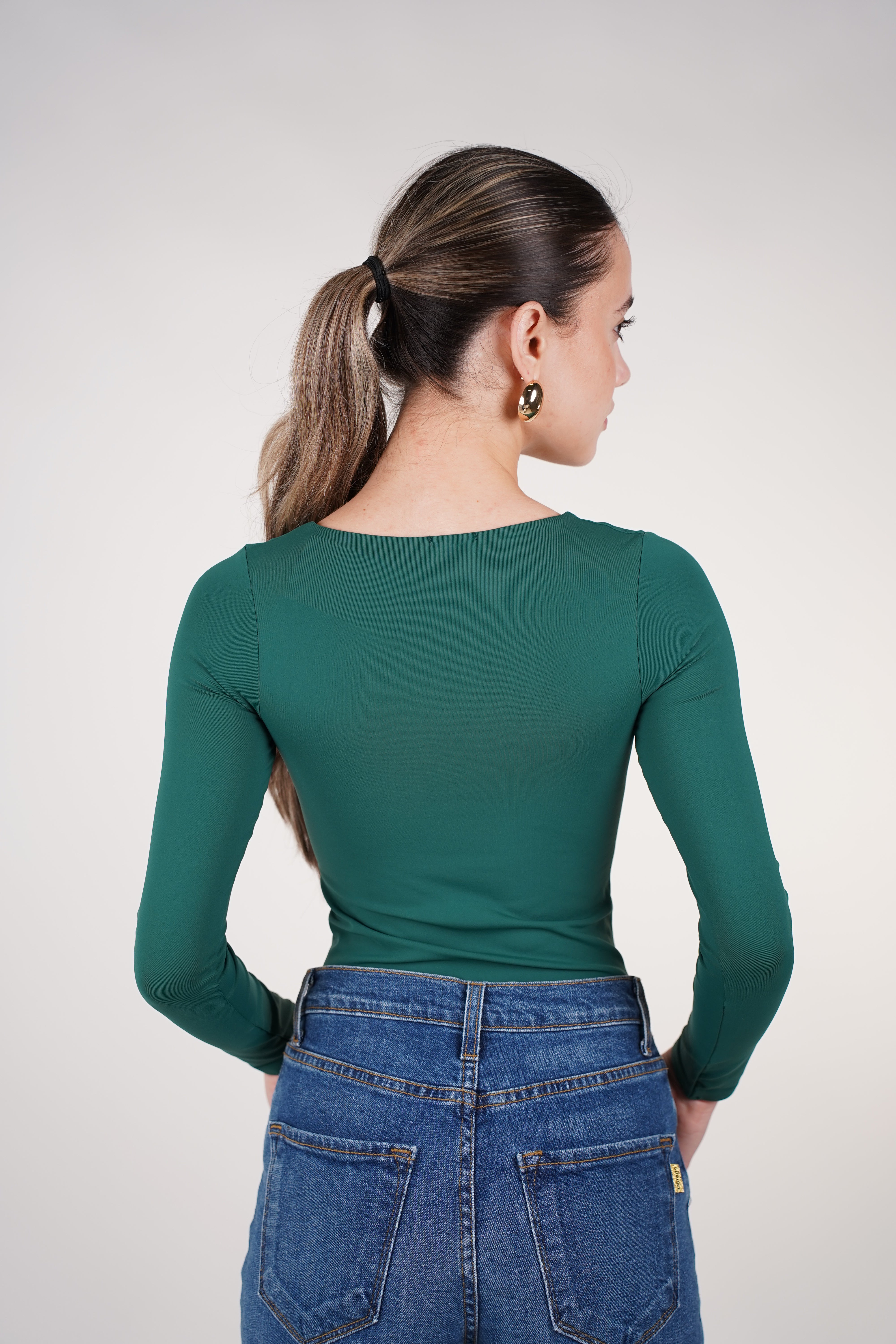 Haileycita Square Bodysuit – Sleek Long-Sleeve Square Neck Essential