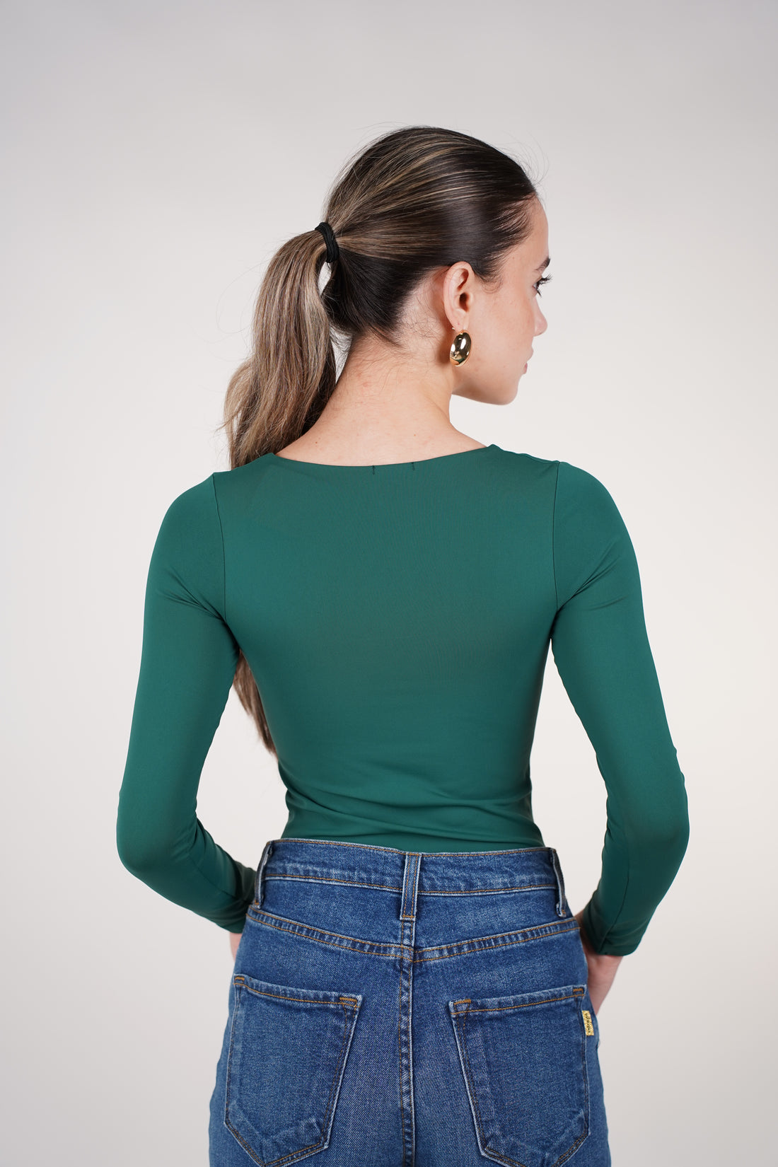 Haileycita Square Bodysuit – Sleek Long-Sleeve Square Neck Essential