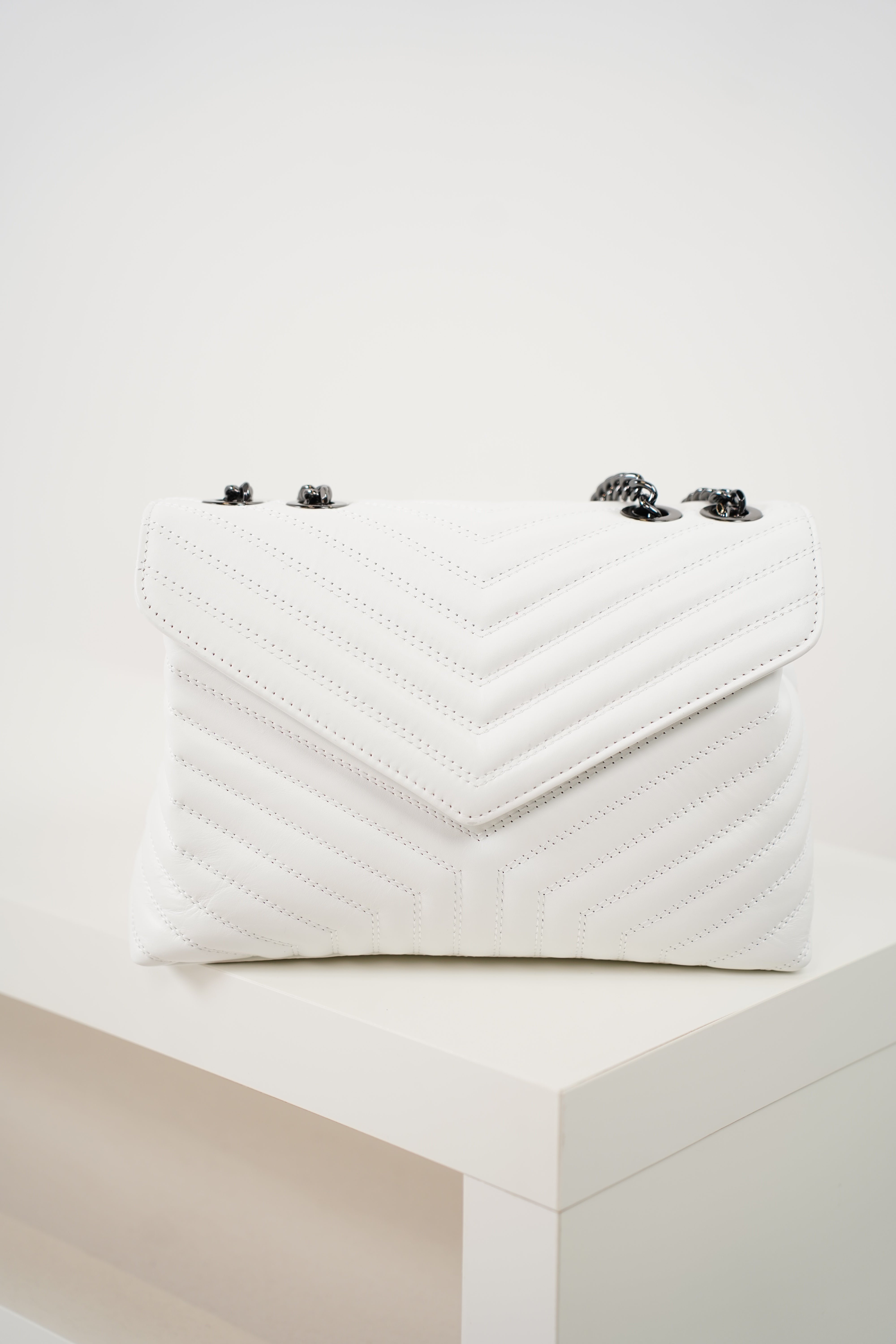 Vessia Crossbody Bag – White Quilted Italian Leather with Black Chain Strap