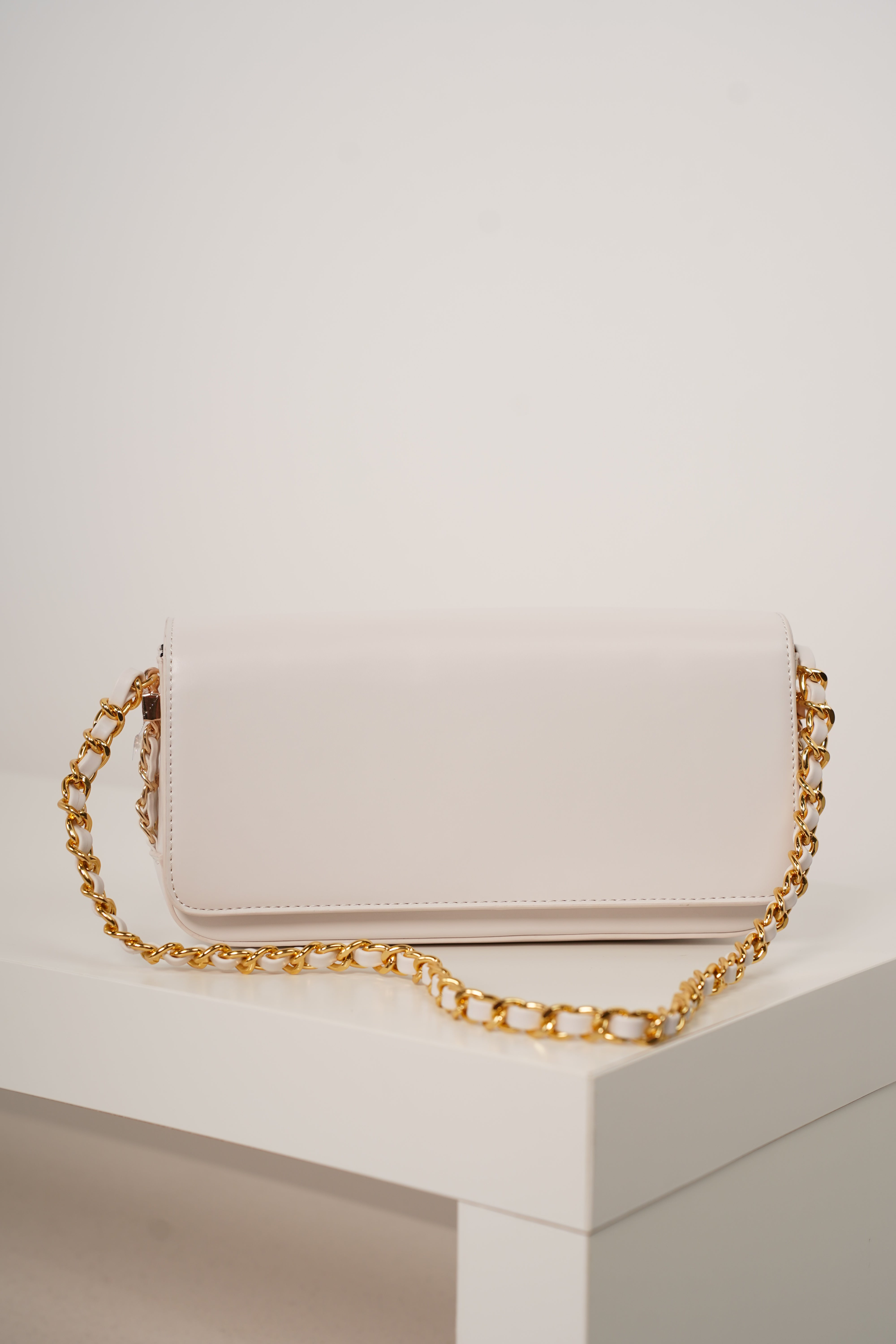 Dalen Clutch – Sleek Cream Mini Shoulder Bag with Gold Chain