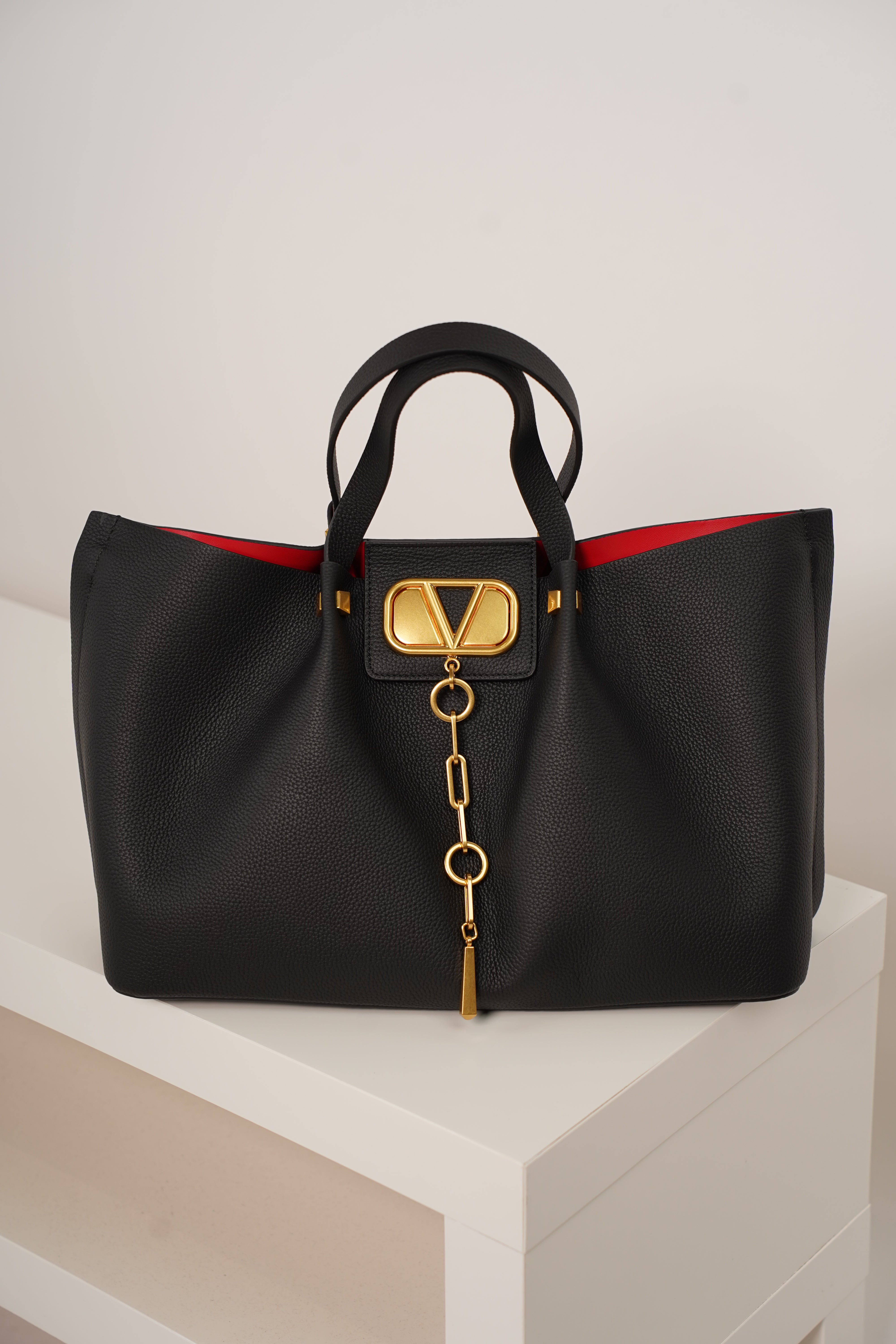 Meliz Tote Bag – Luxe Black Carryall with Gold Hardware and Red Interior