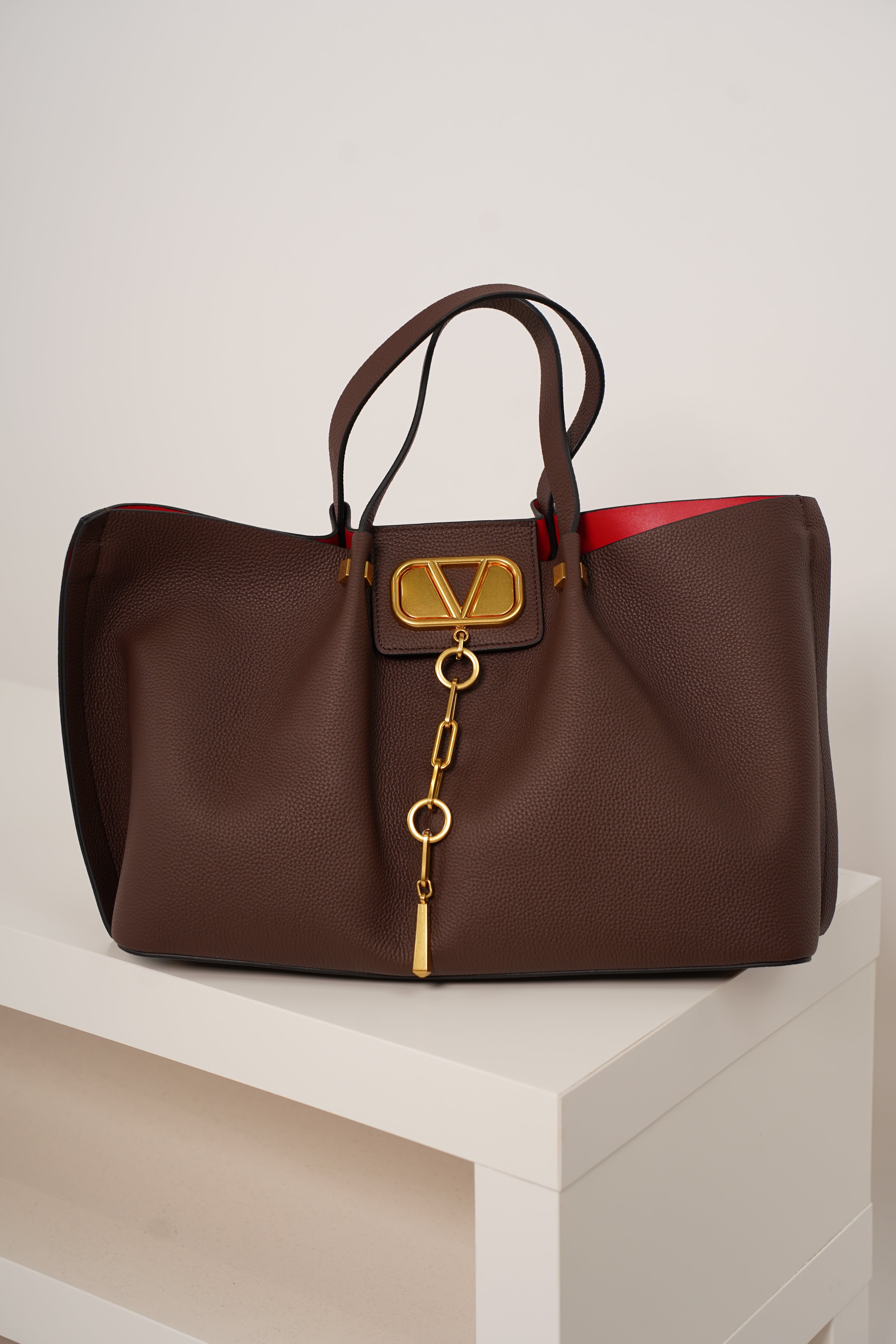 Meliz Tote Bag – Luxe Black Carryall with Gold Hardware and Red Interior