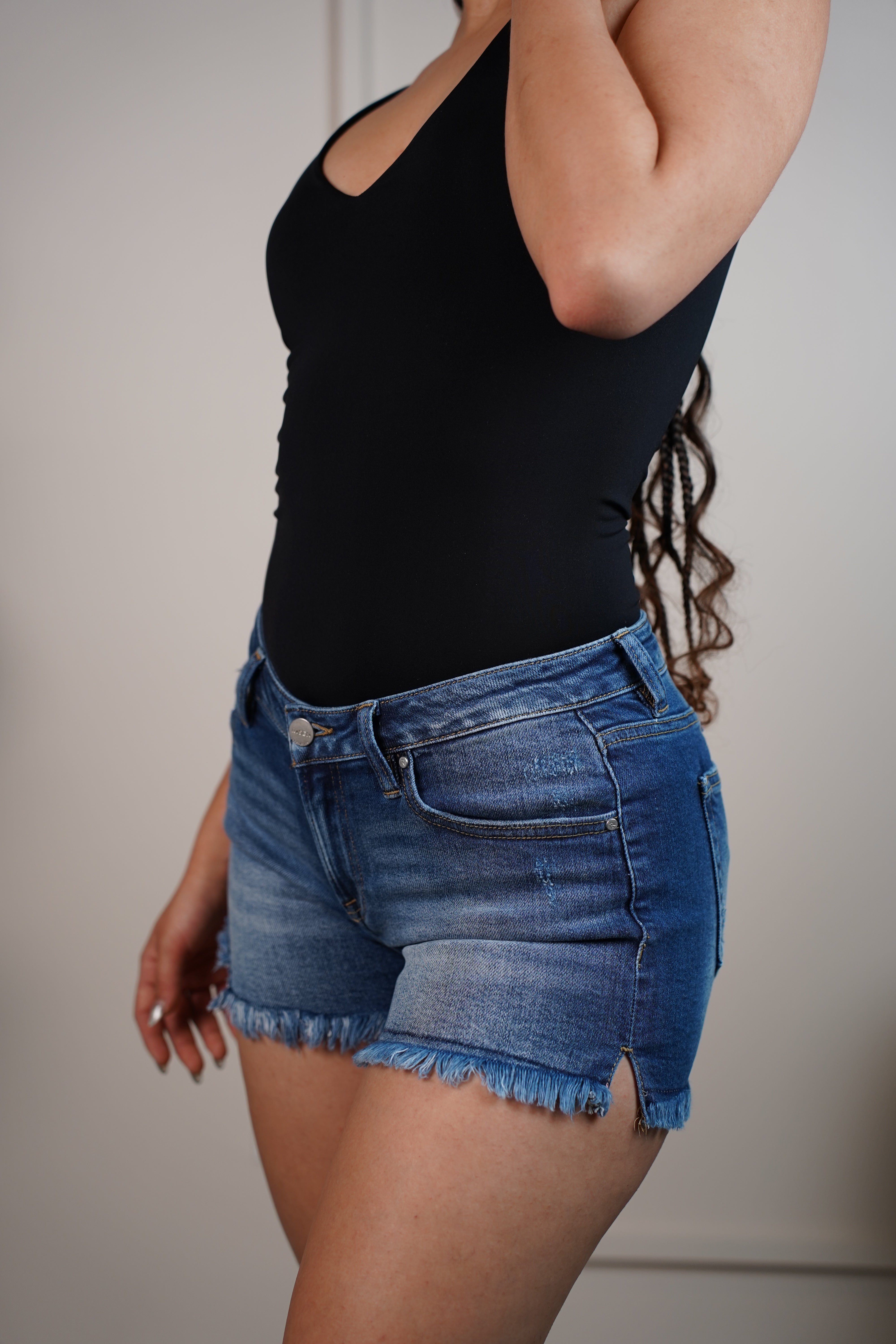 Elin Mid-Rise Shorts – Classic Blue Denim with Raw Hem