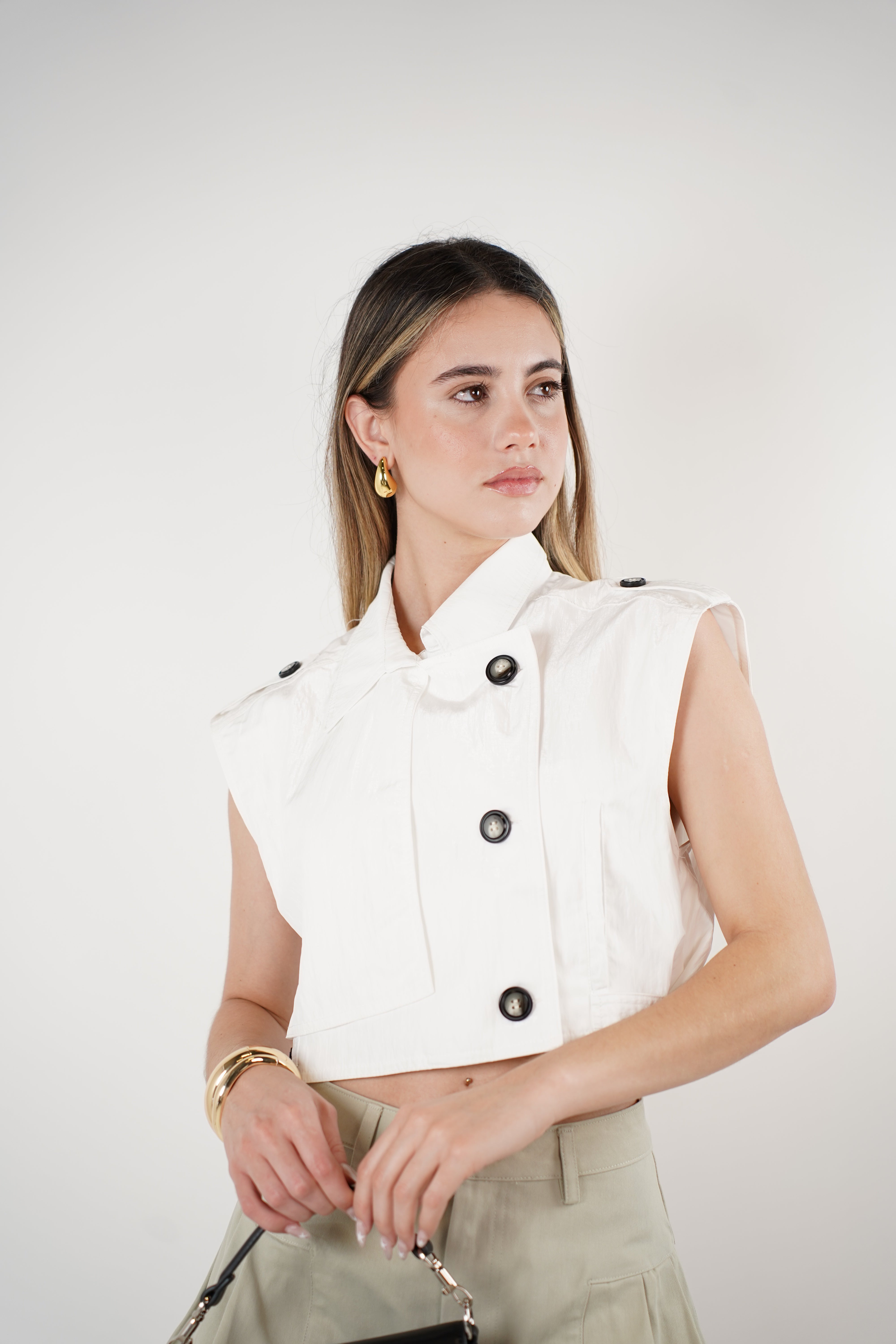 Kalen Cropped Utility Vest – Structured Sleeveless Button-Up in White