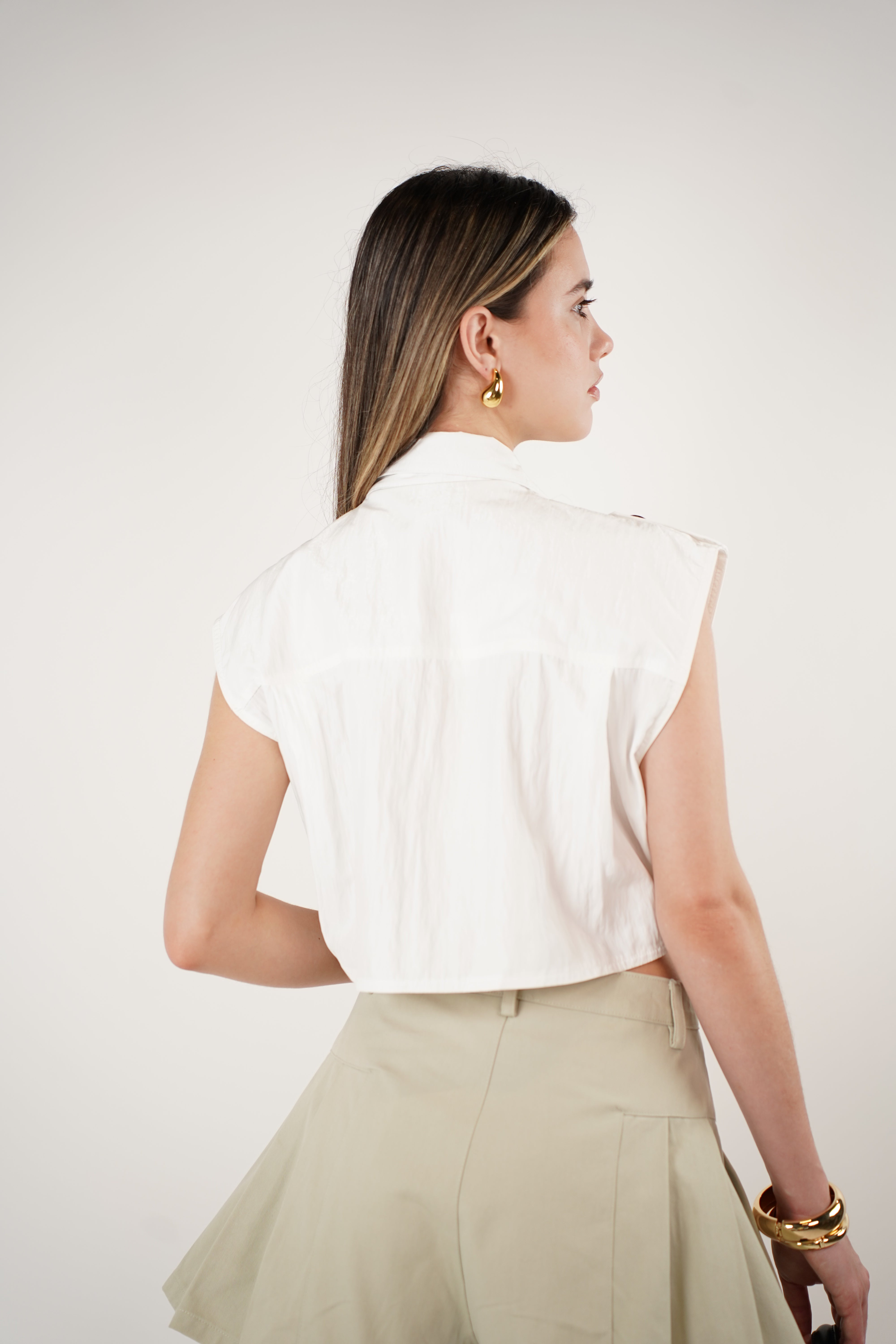 Kalen Cropped Utility Vest – Structured Sleeveless Button-Up in White