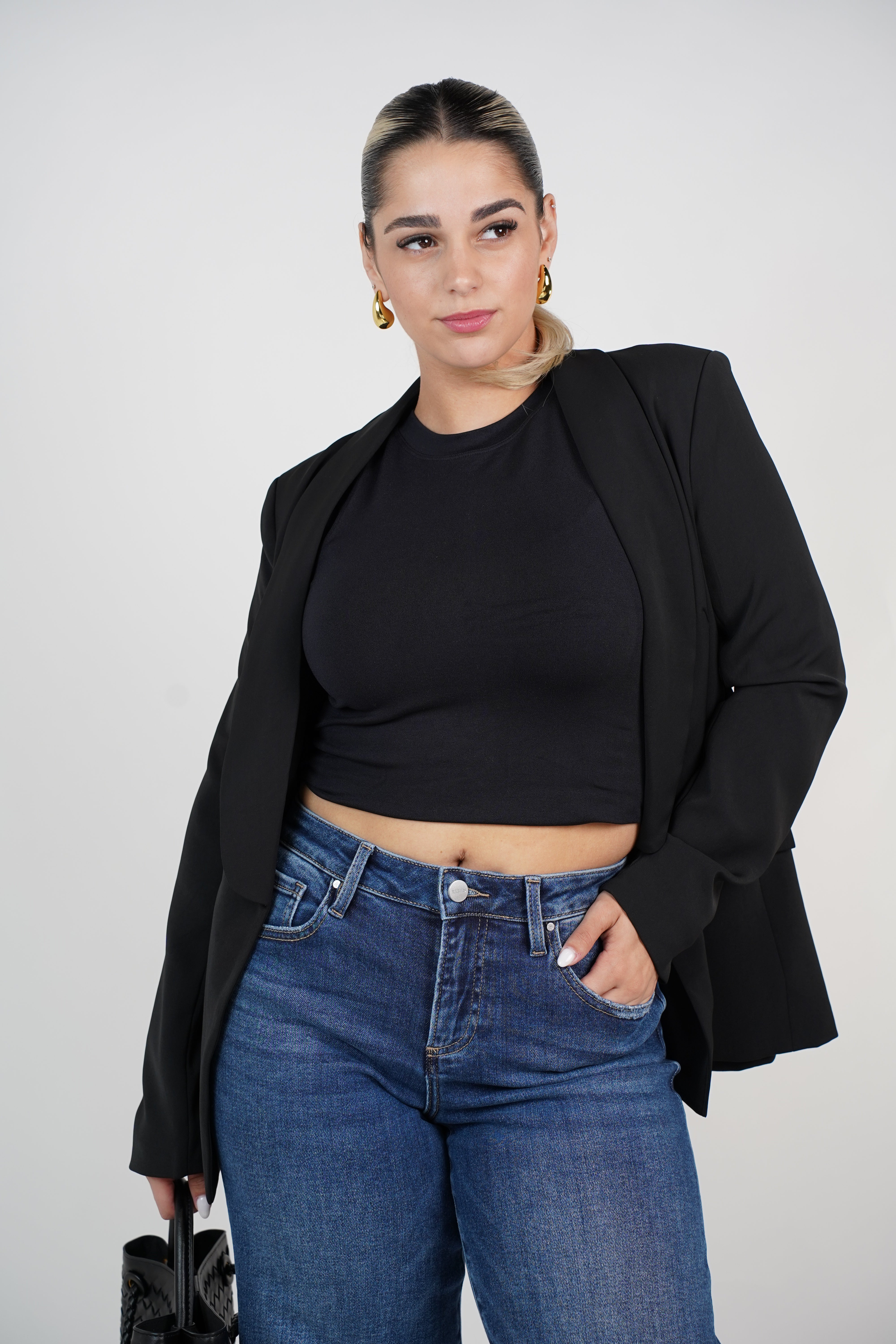 Vesla Solid Blazer – Chic, Clean & Timeless