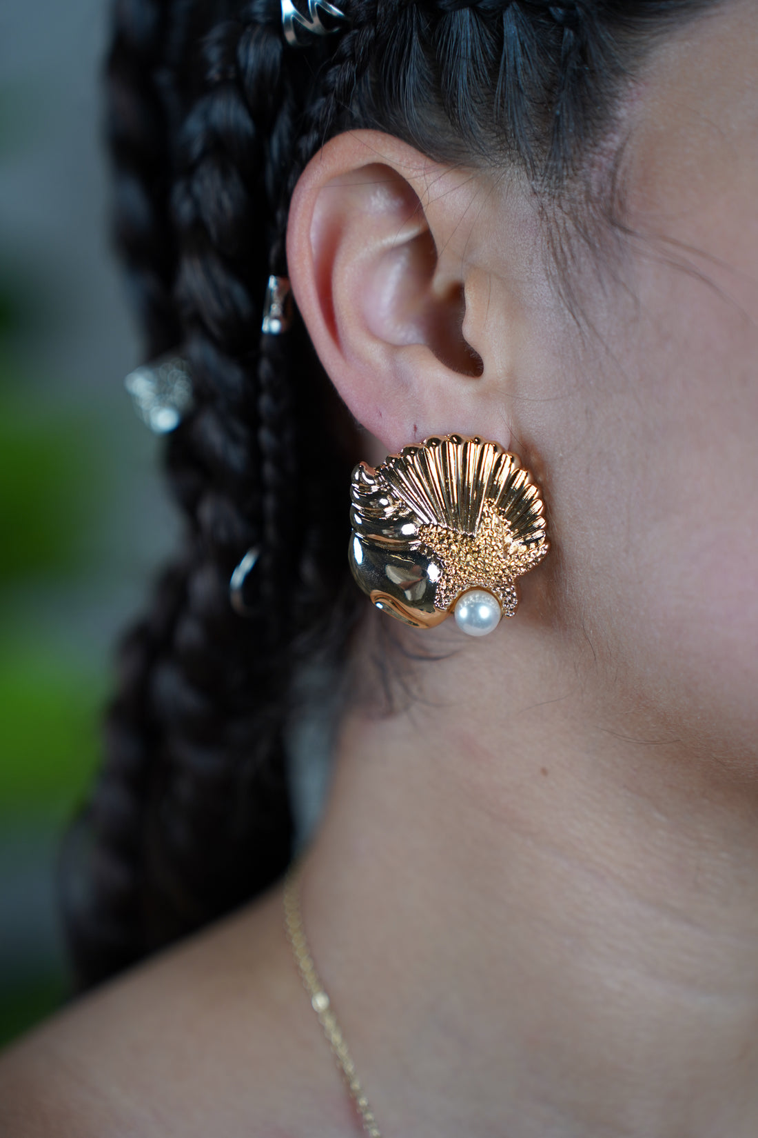 Zema Ocean Earrings – Gold Seashell & Pearl Statement Studs