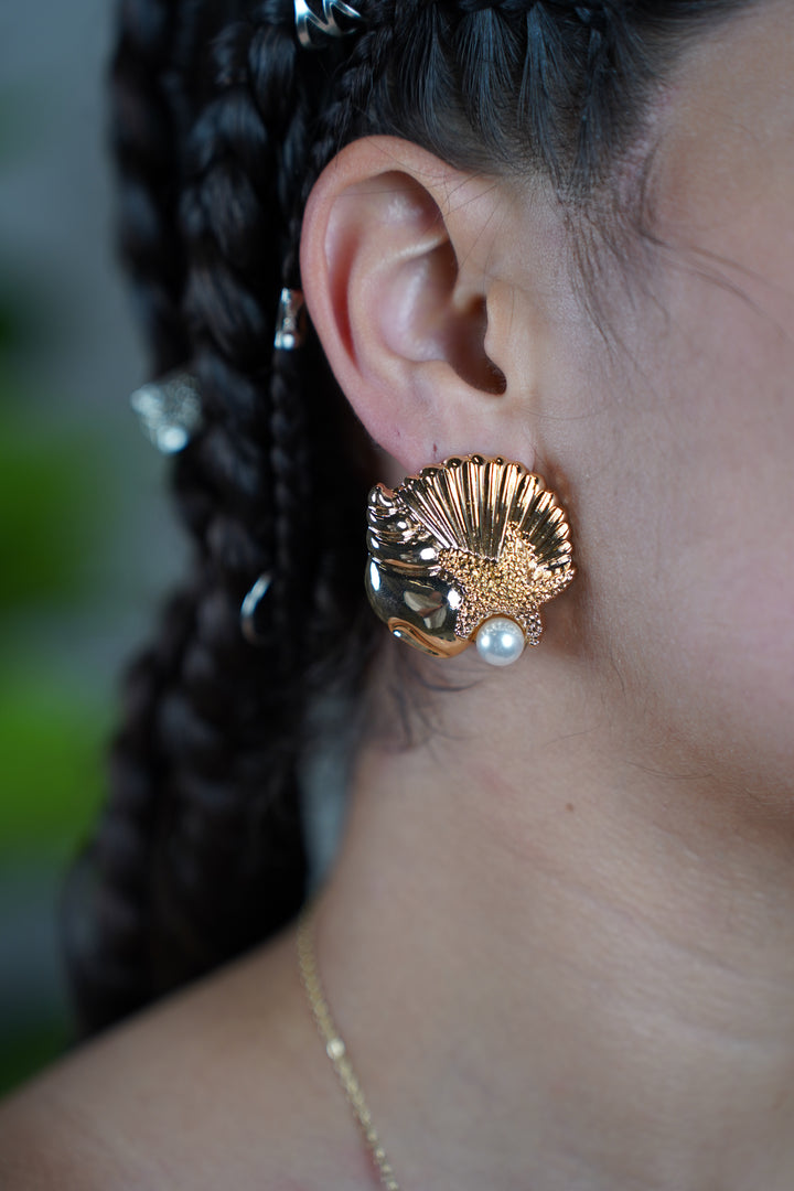 Zema Ocean Earrings – Gold Seashell & Pearl Statement Studs