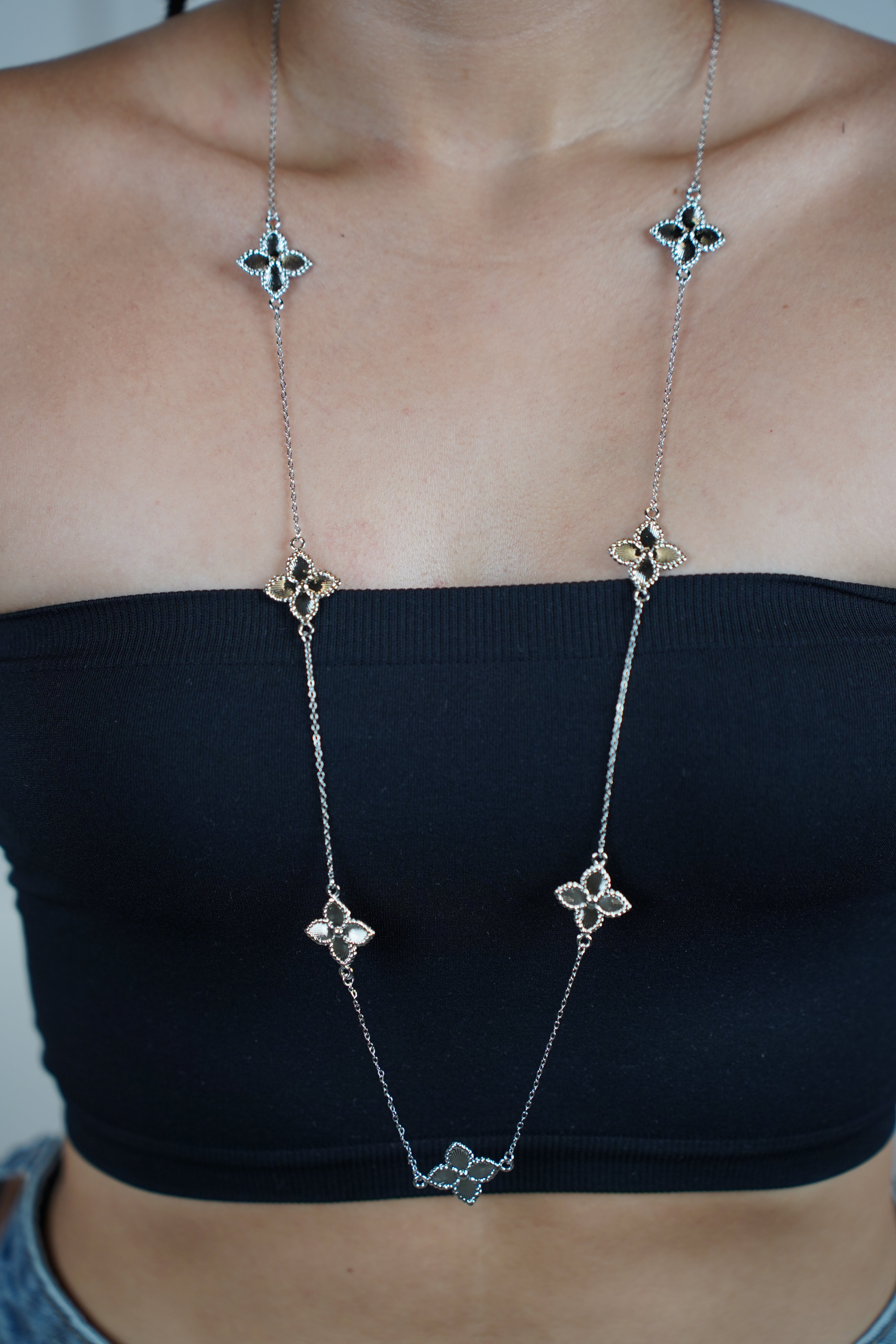 Yola Clover Necklace – Dainty Statement Chain (Gold or Silver)