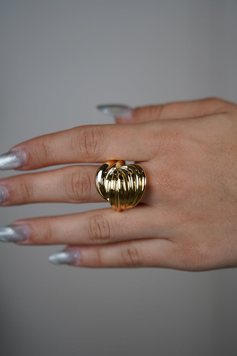 Arzi Chunky Ring – Bold, Sculptural Elegance