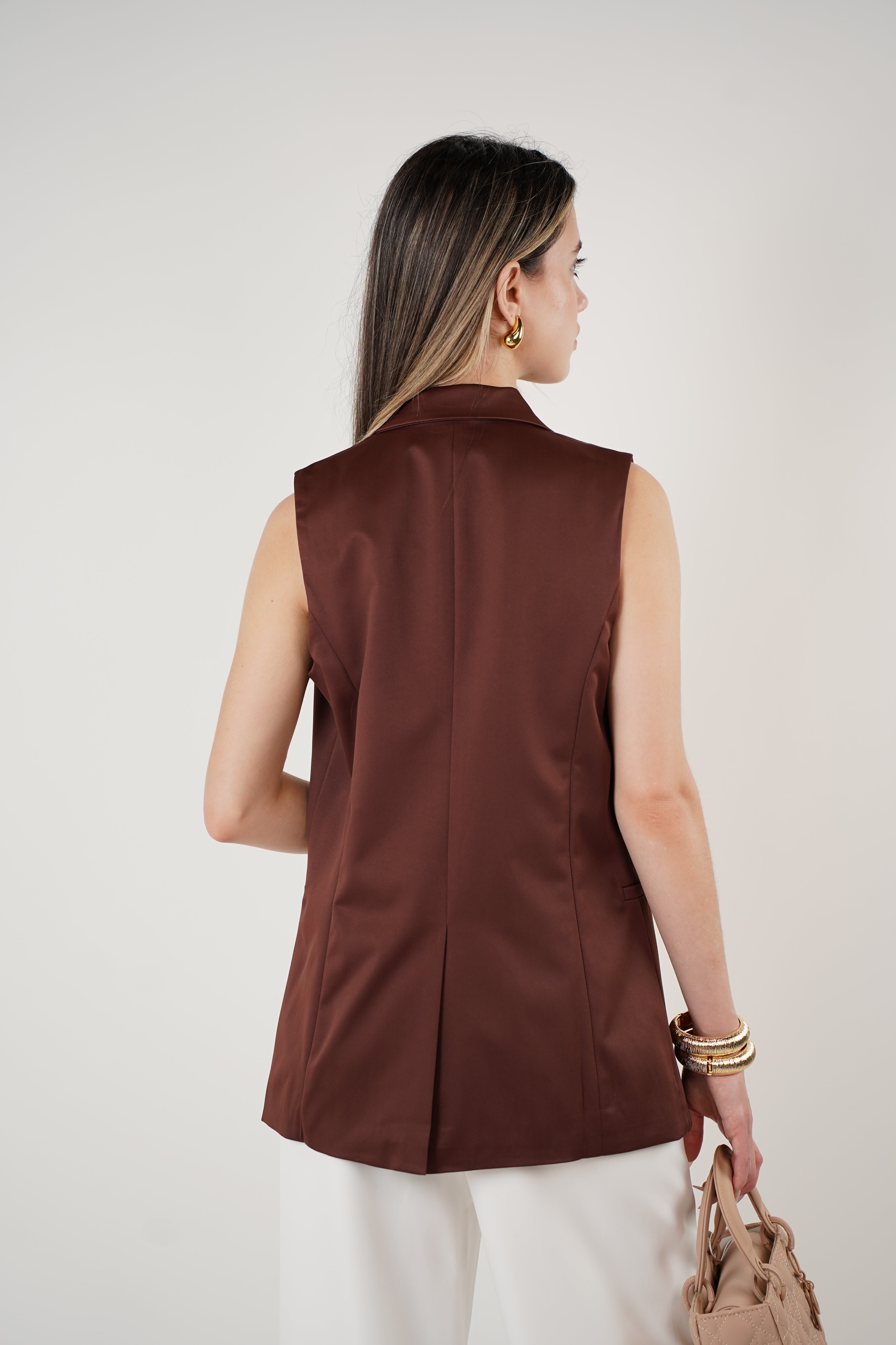 Zyra Sleeveless Vest – Structured Sophistication in a Sleek Cut