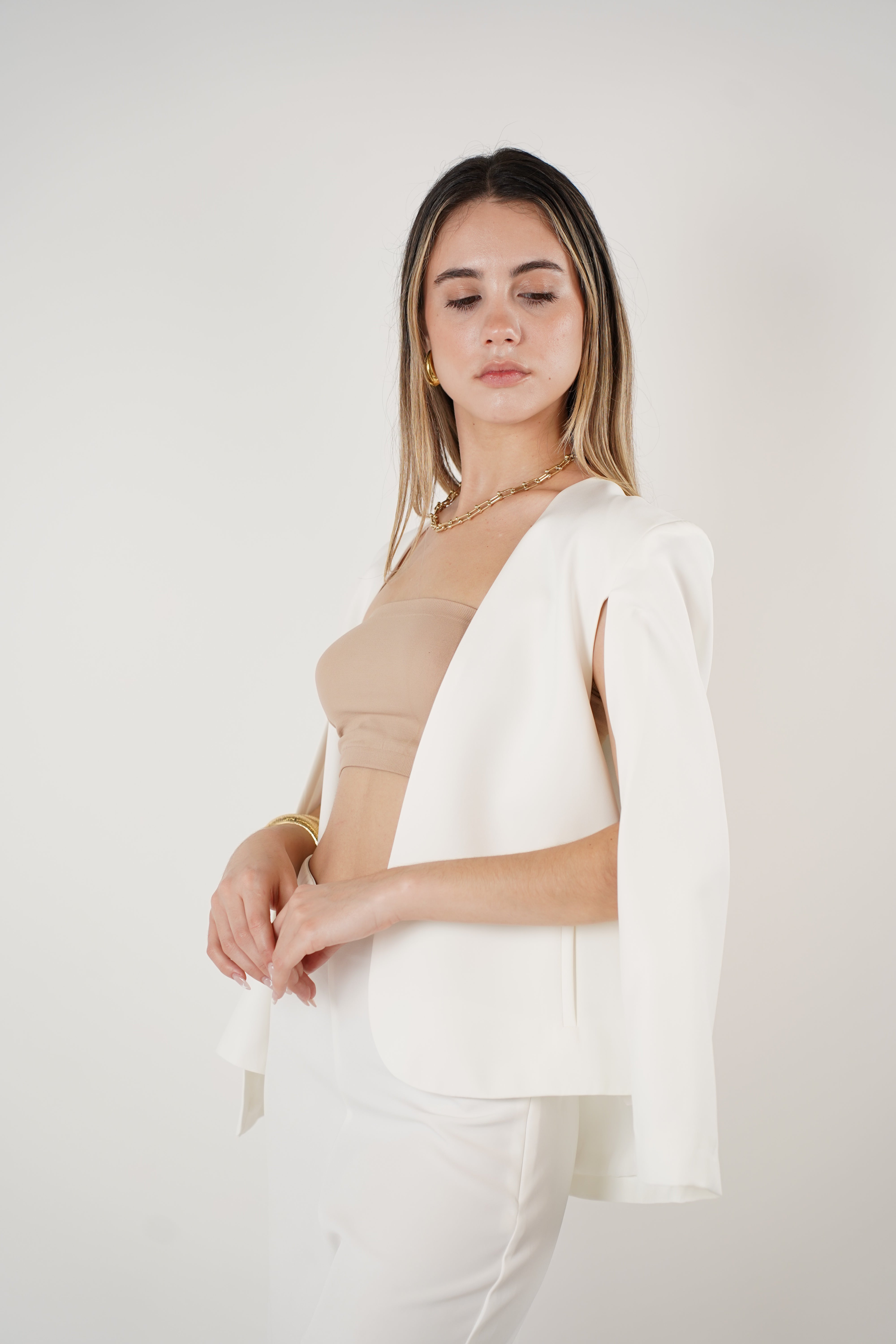Rynel Blazer Cape – Bold Elegance with a Power Cape Twist