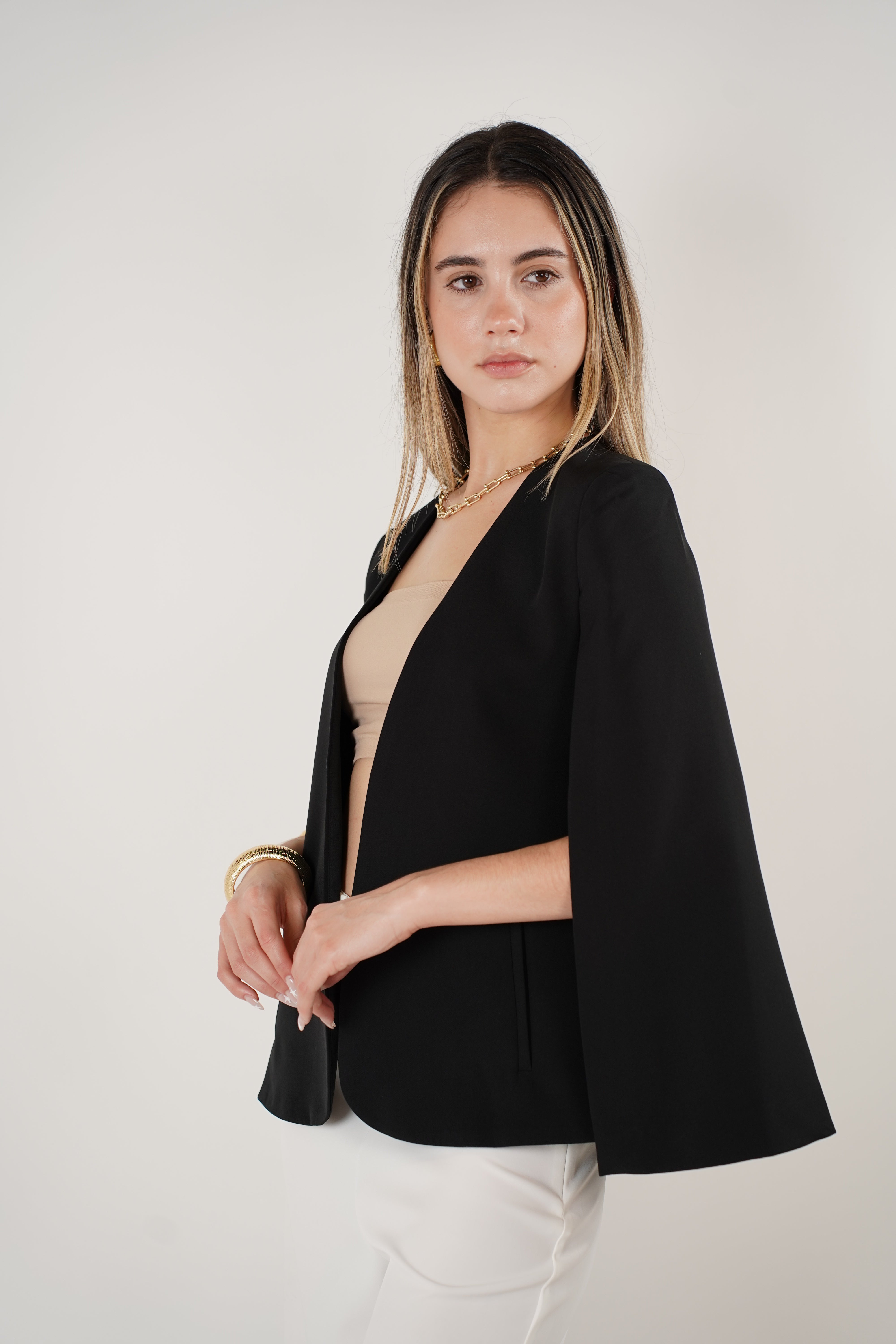 Rynel Blazer Cape – Bold Elegance with a Power Cape Twist