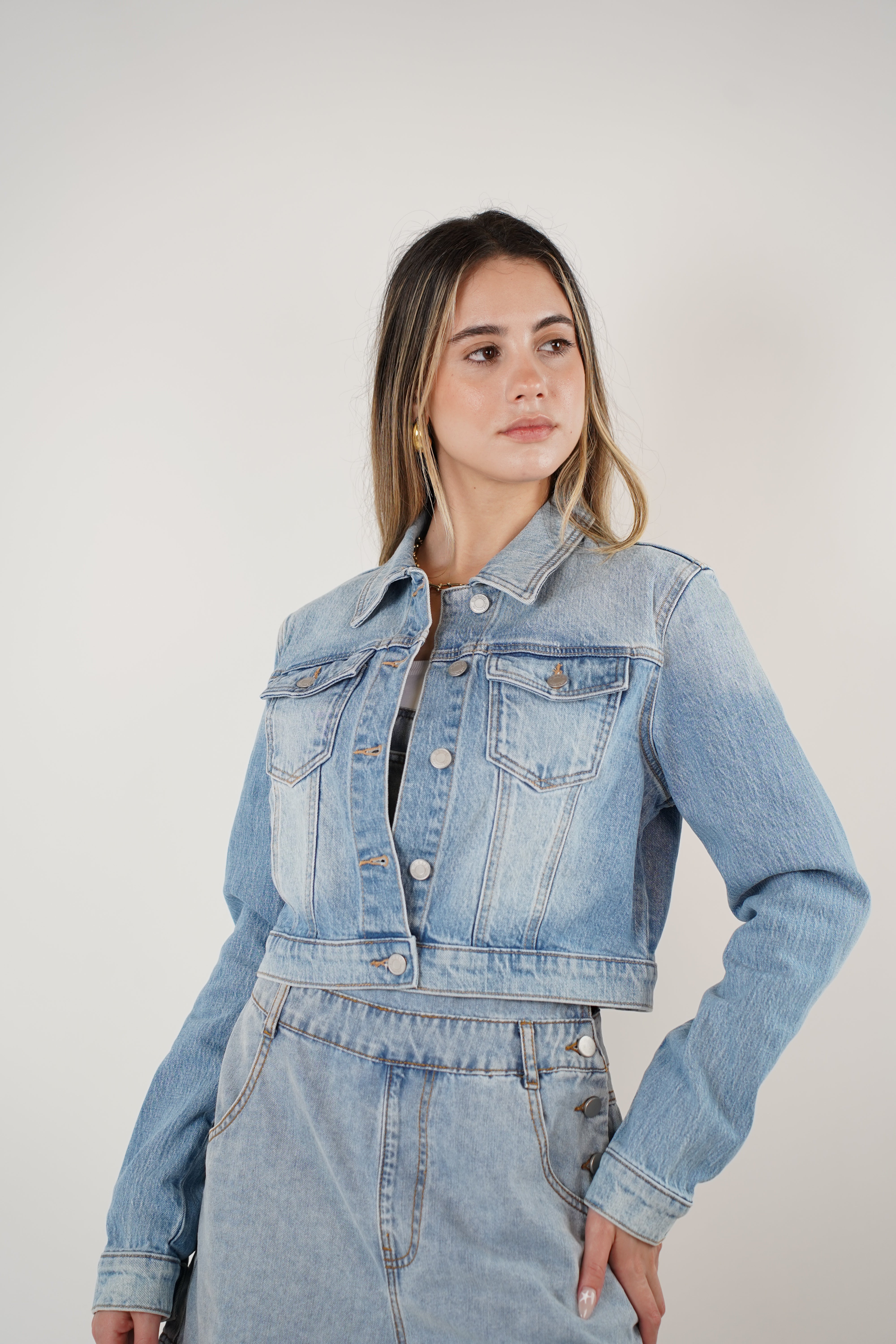 Nirva Cropped Denim Jacket – Classic Edge, Perfect Cut