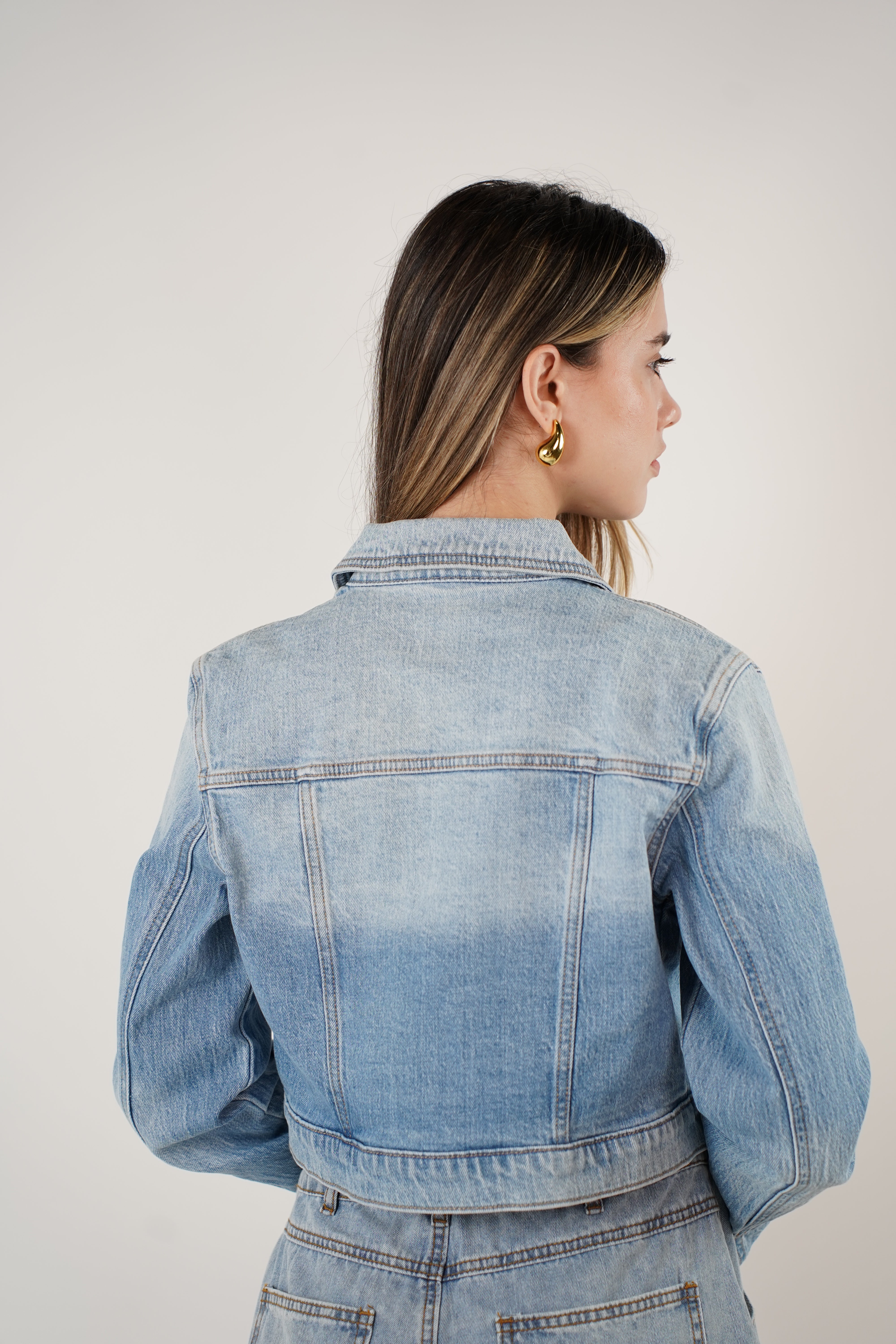 Nirva Cropped Denim Jacket – Classic Edge, Perfect Cut