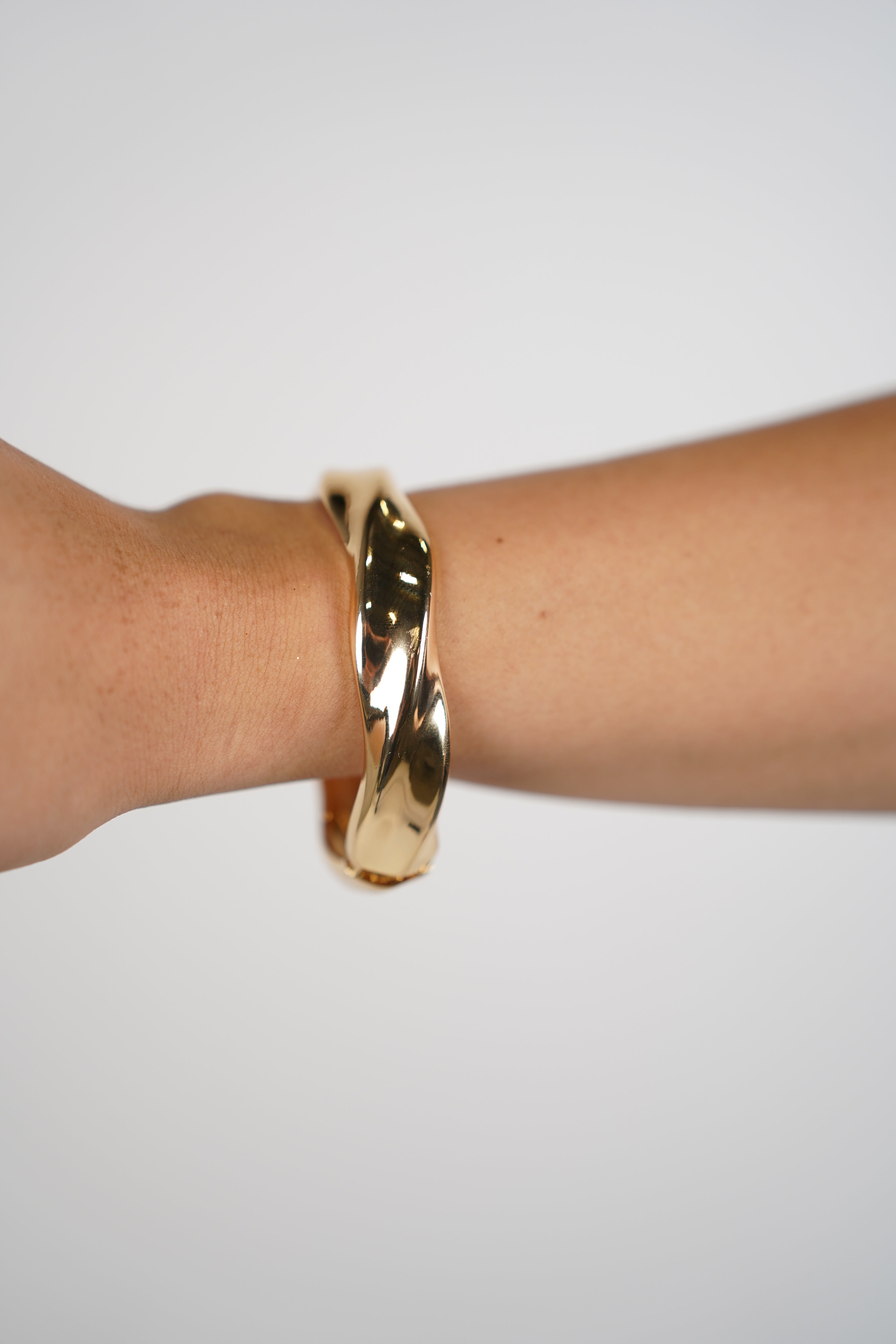 Myla Swivel Bracelet – Sleek Gold Twist Bangle