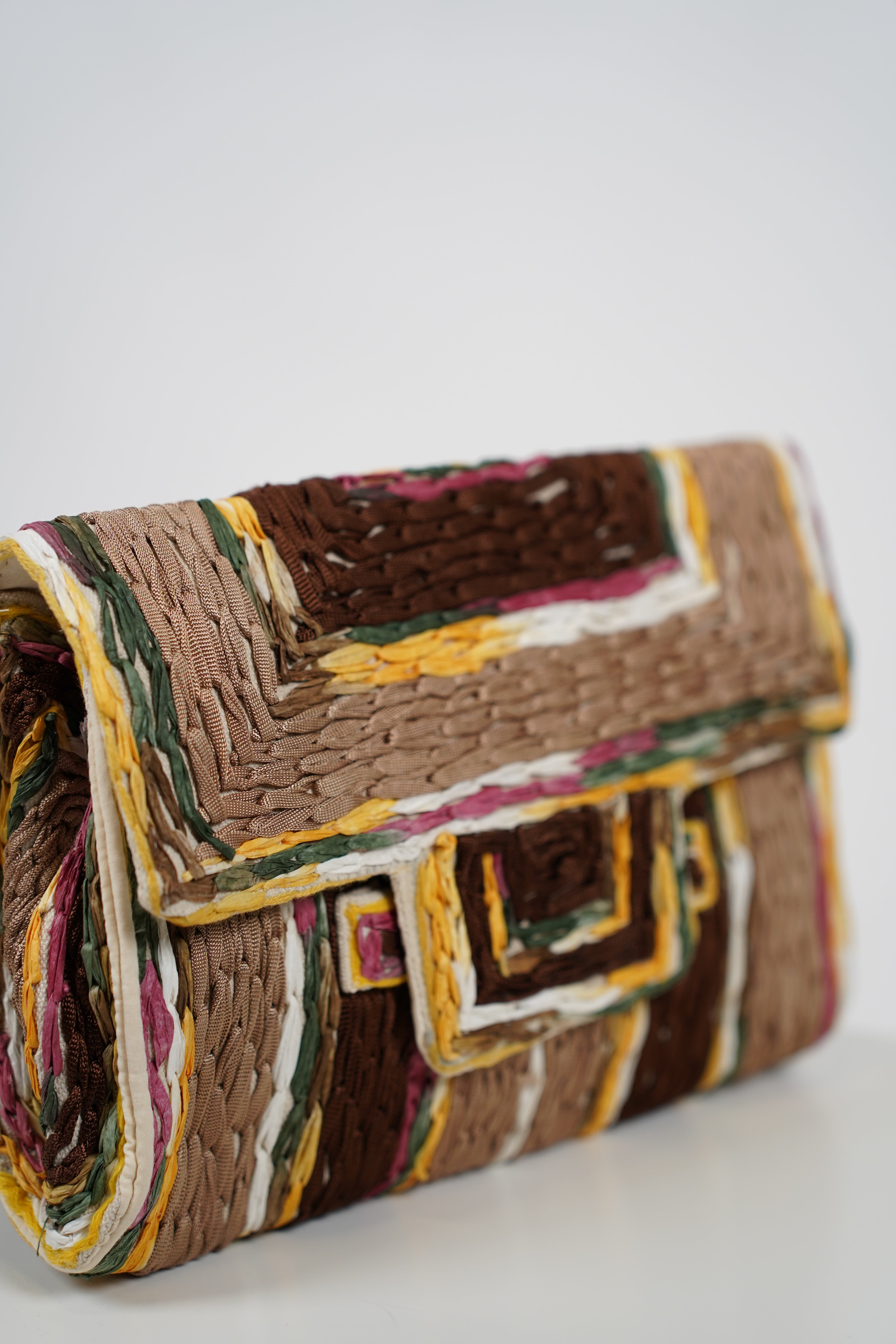 Orea Beach Clutch – Woven Colorful Statement for Coastal Days